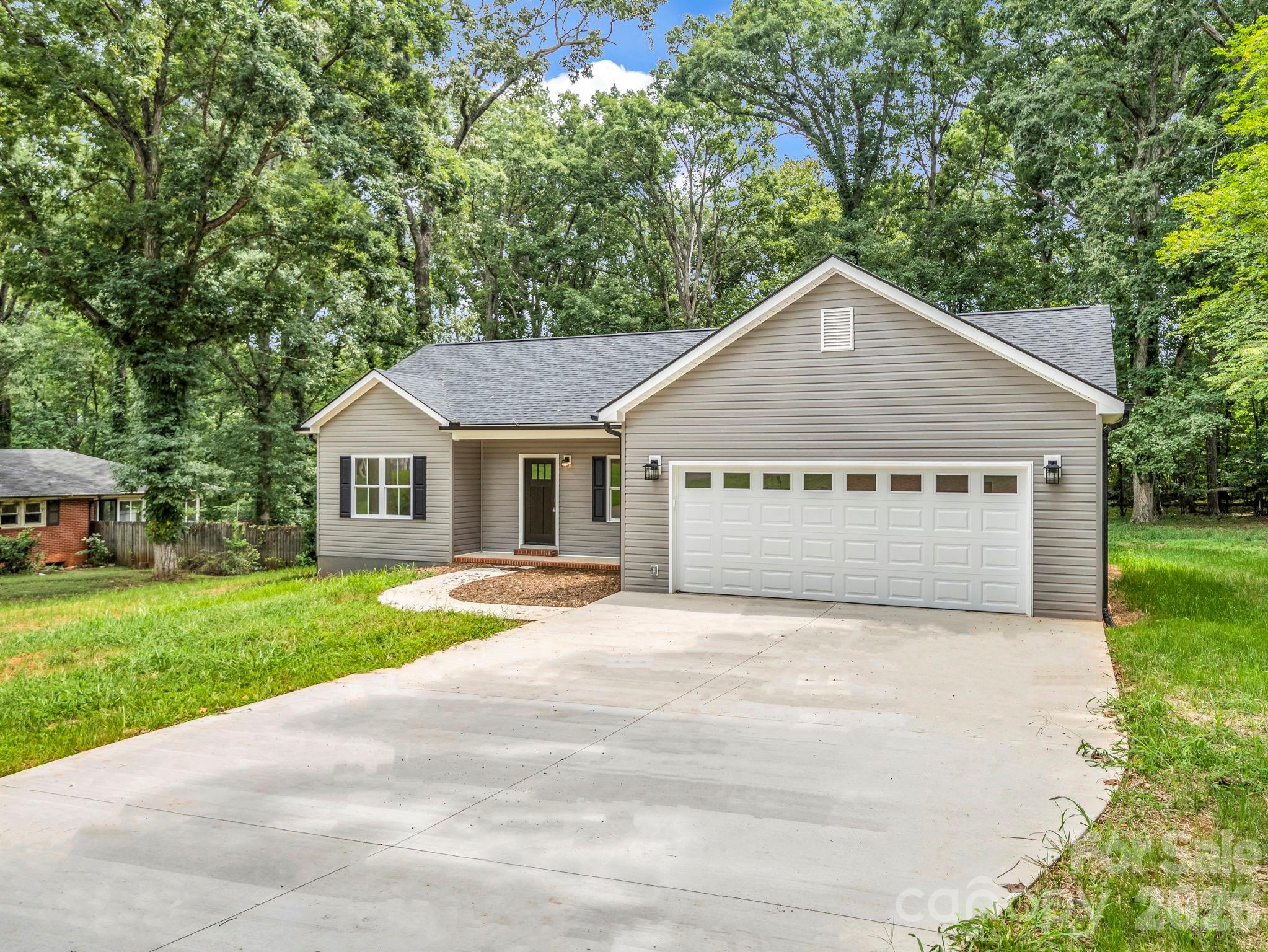 190 Forest Hill Drive Property Photo 1