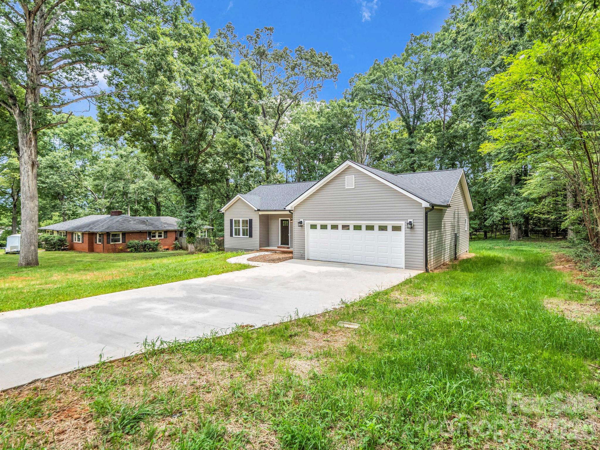 190 Forest Hill Drive Property Photo 3
