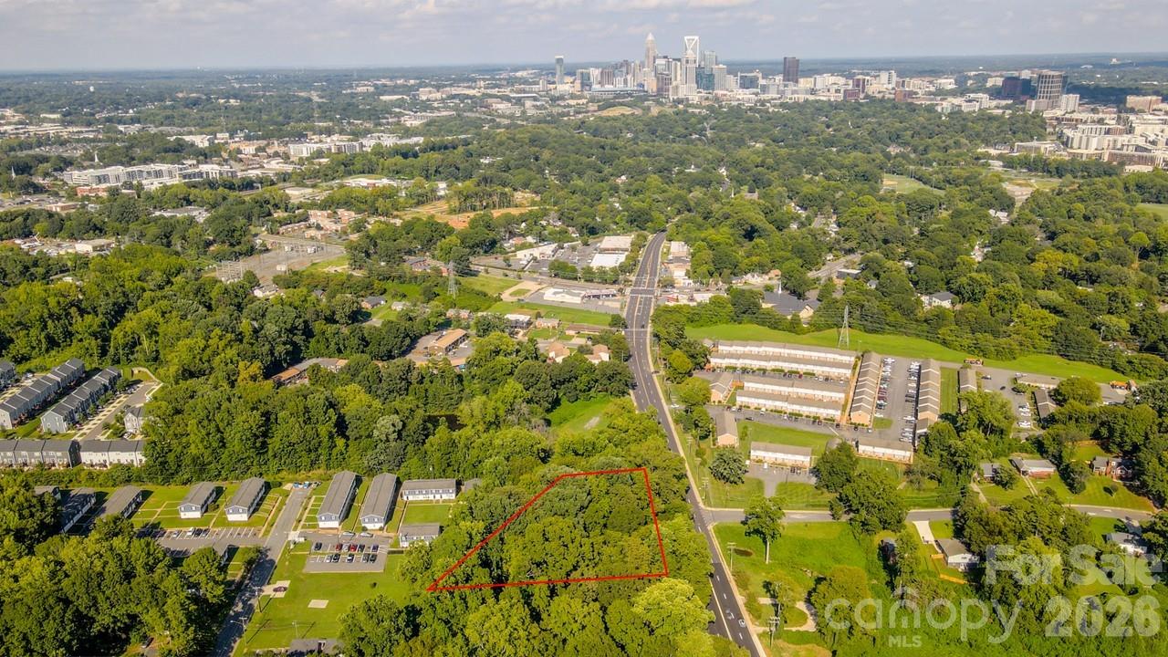 1800 West Boulevard Property Photo 2