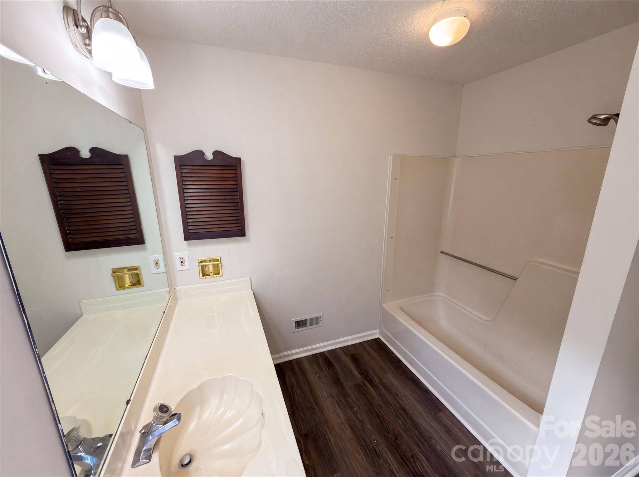 8909 Danson Drive Property Photo 11