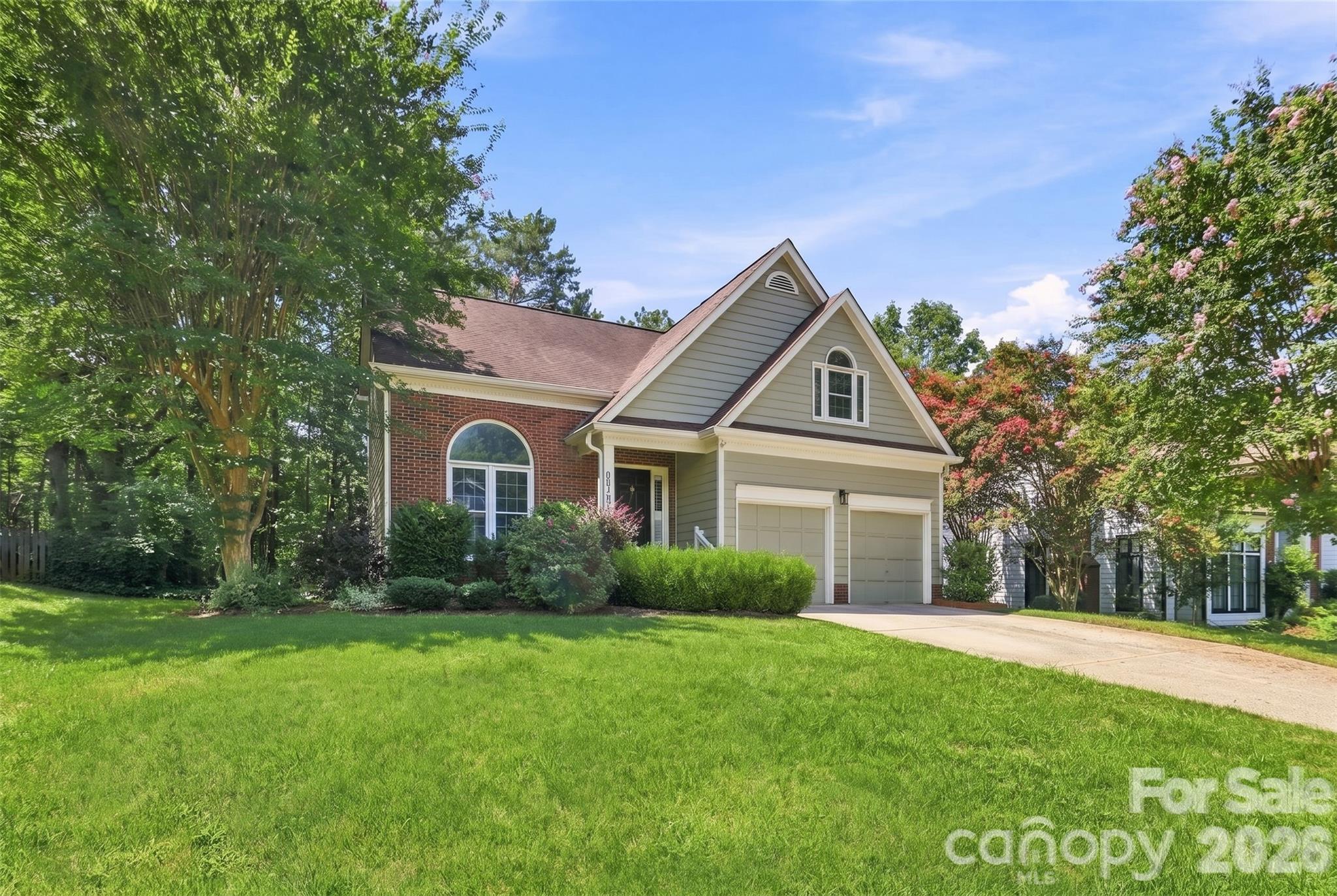6813 Wolf Run Drive Property Photo 1