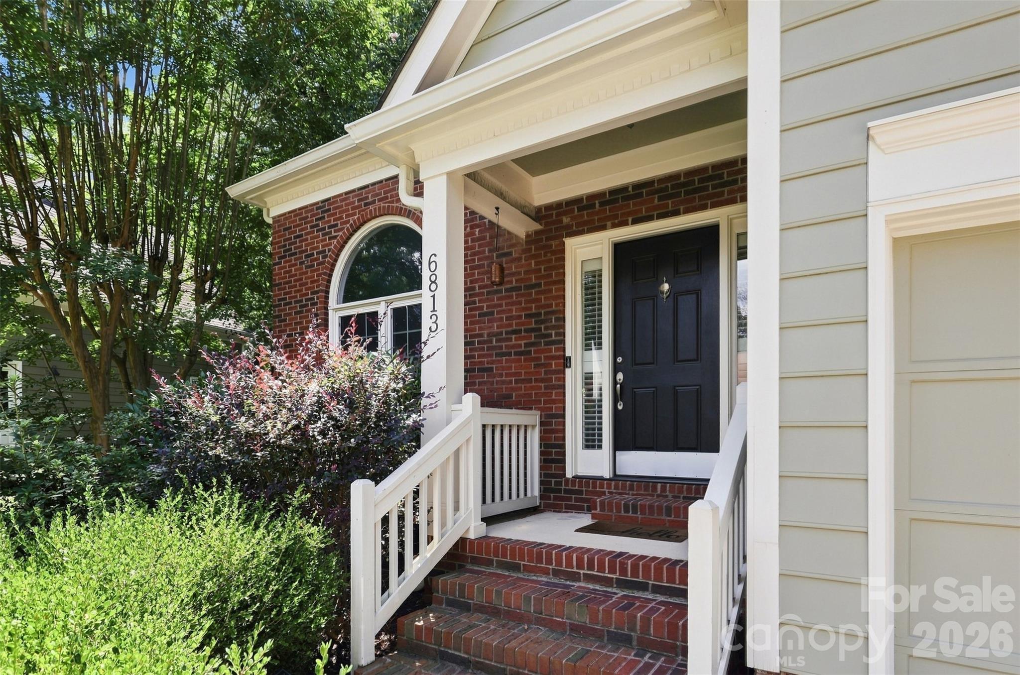 6813 Wolf Run Drive Property Photo 4