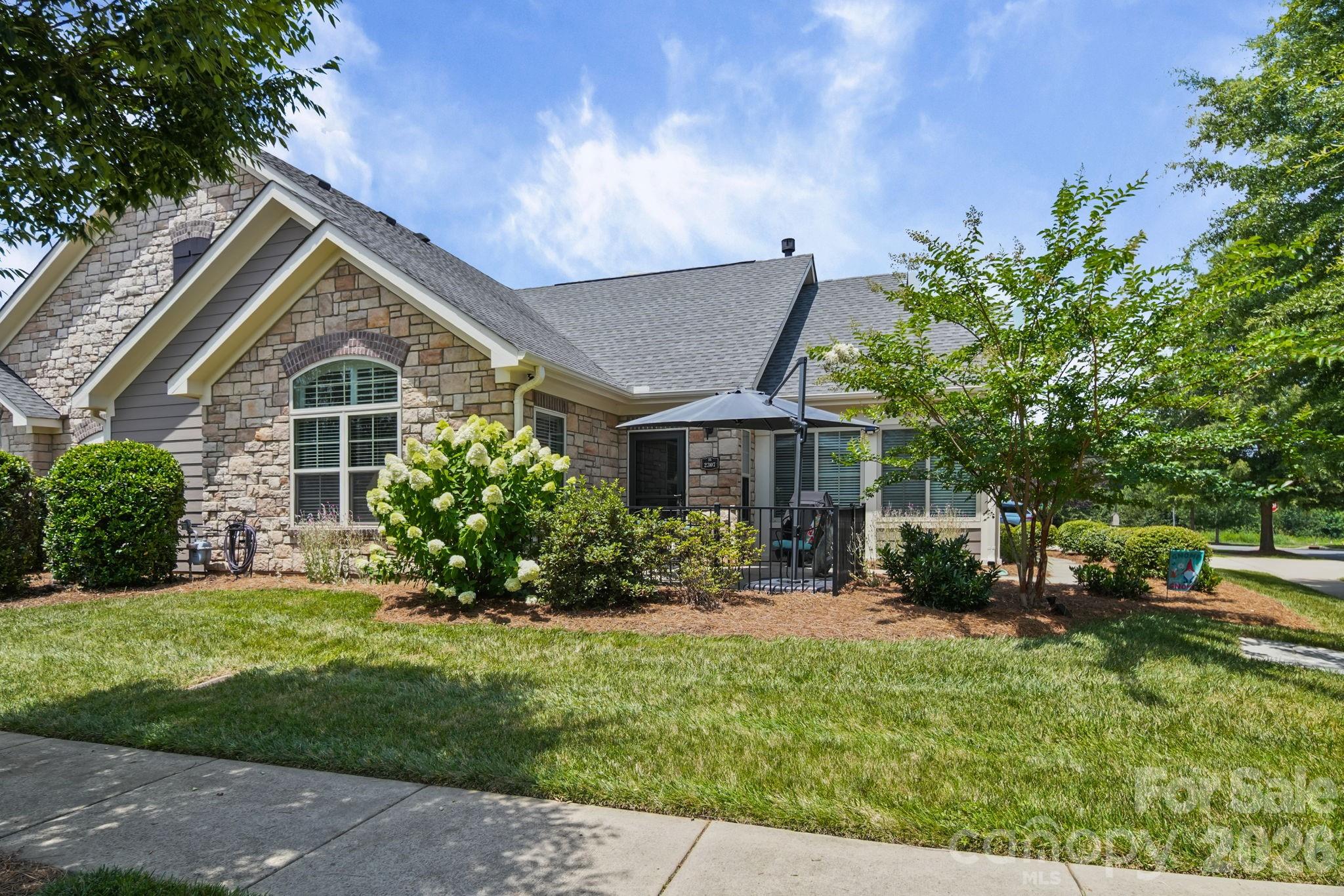 2307 Villa Oaks Court Property Photo 1