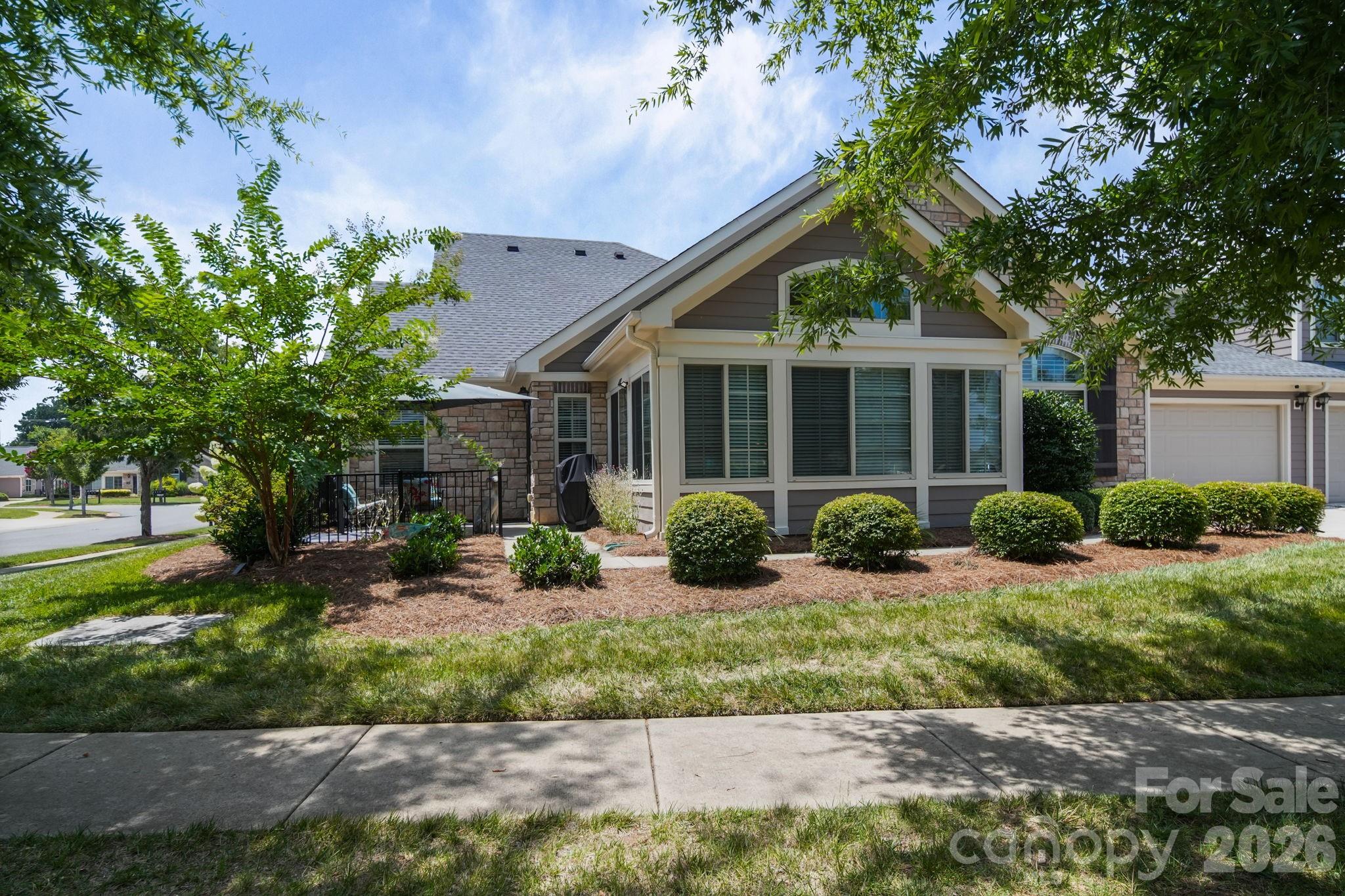 2307 Villa Oaks Court Property Photo 2