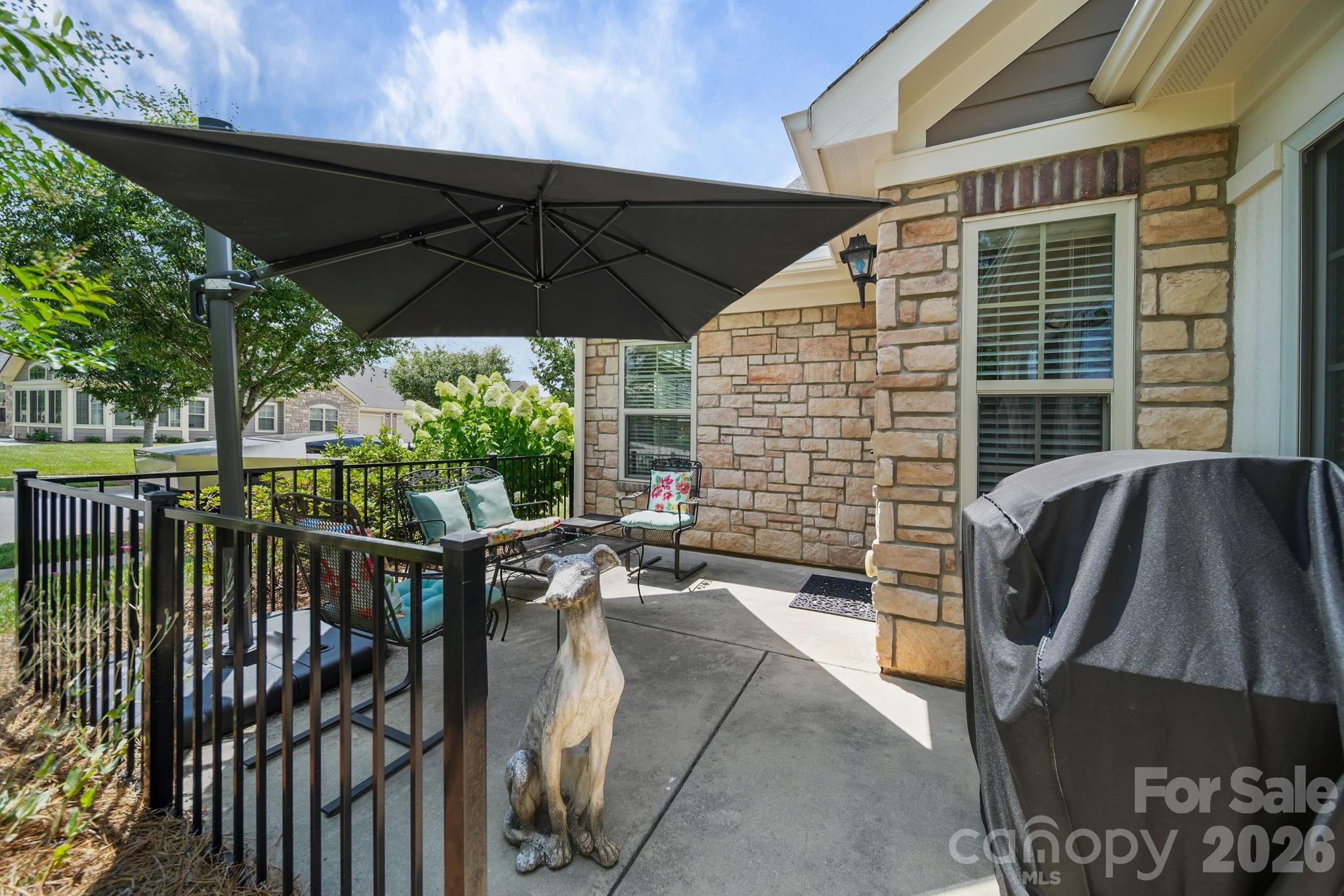 2307 Villa Oaks Court Property Photo 3
