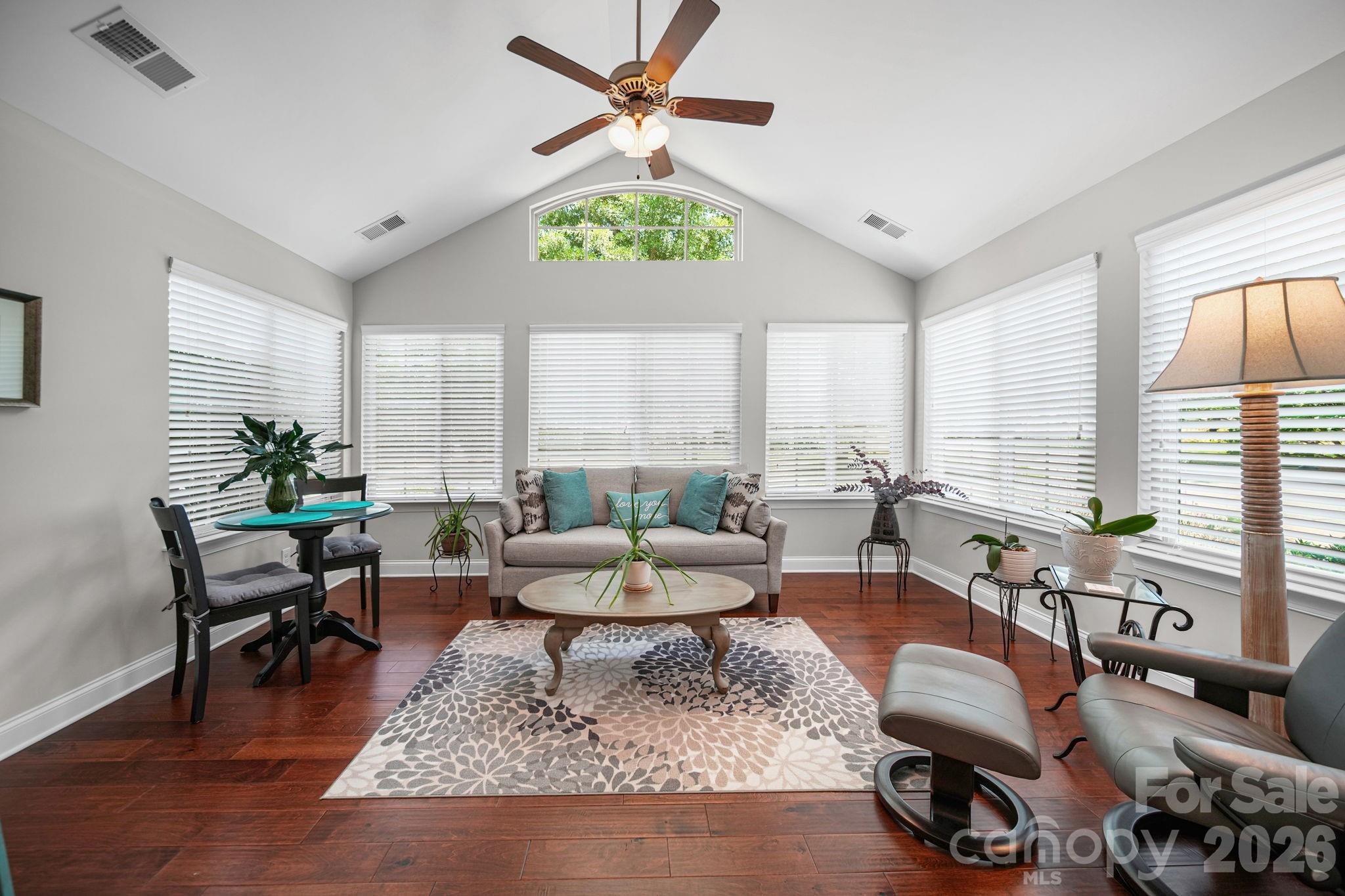 2307 Villa Oaks Court Property Photo 9