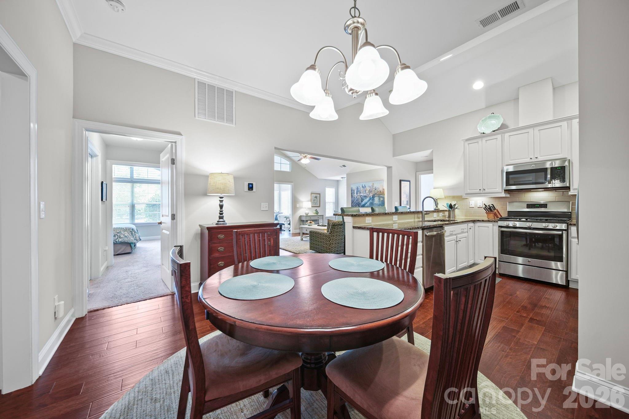 2307 Villa Oaks Court Property Photo 11