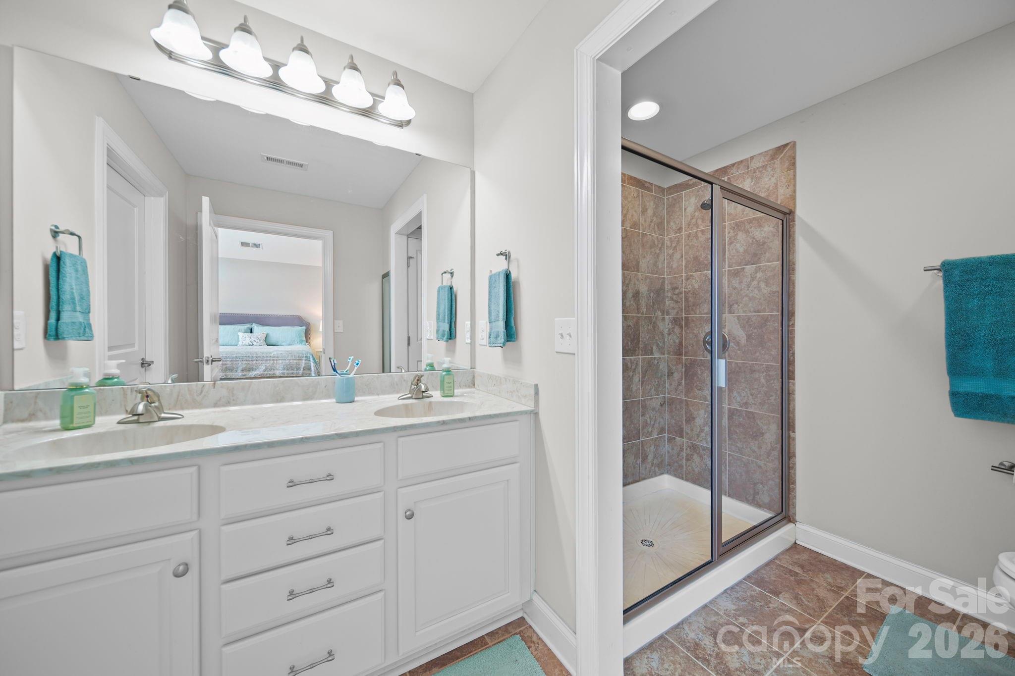 2307 Villa Oaks Court Property Photo 17