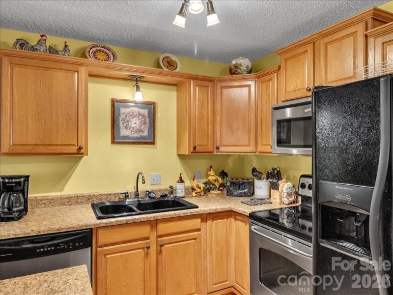 49 Lisa Lane Property Photo 13