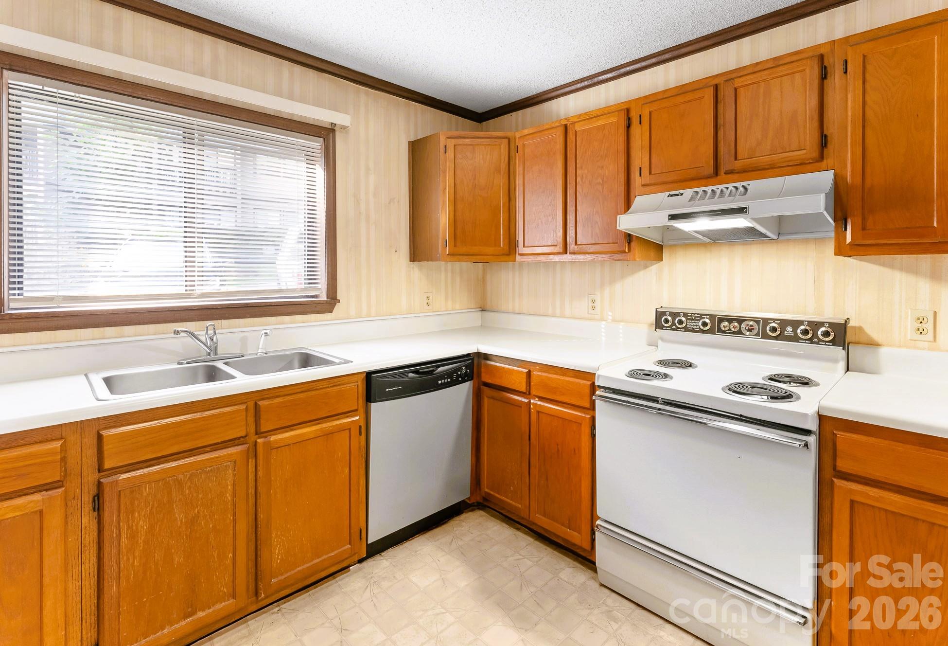 33 Lake Drive G-1 Property Photo 6