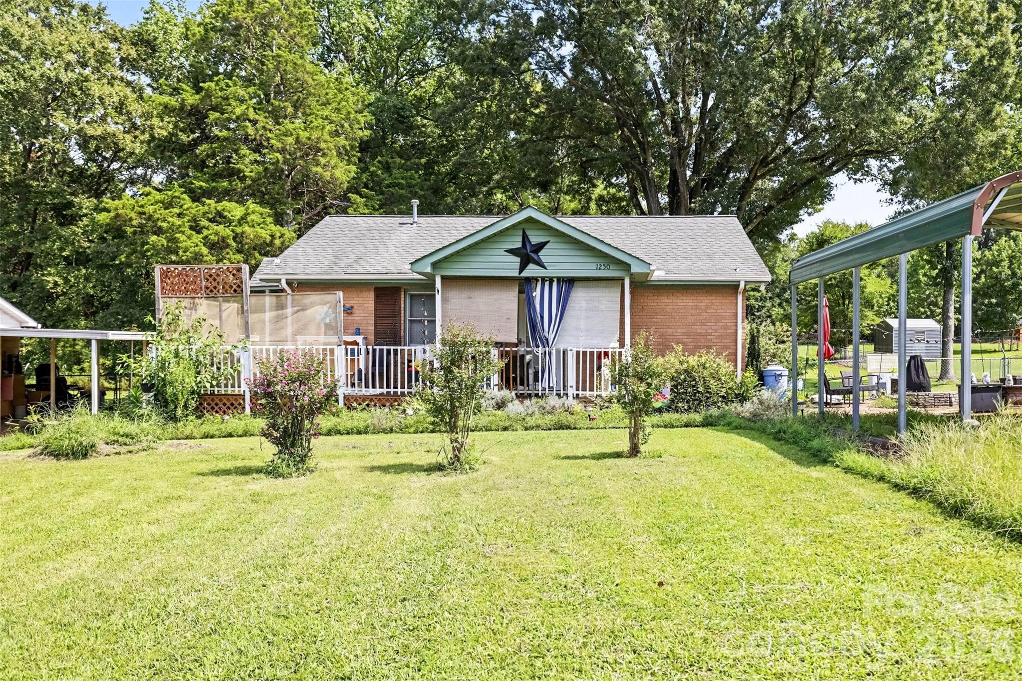1250 Honeywood Lane Property Photo 1