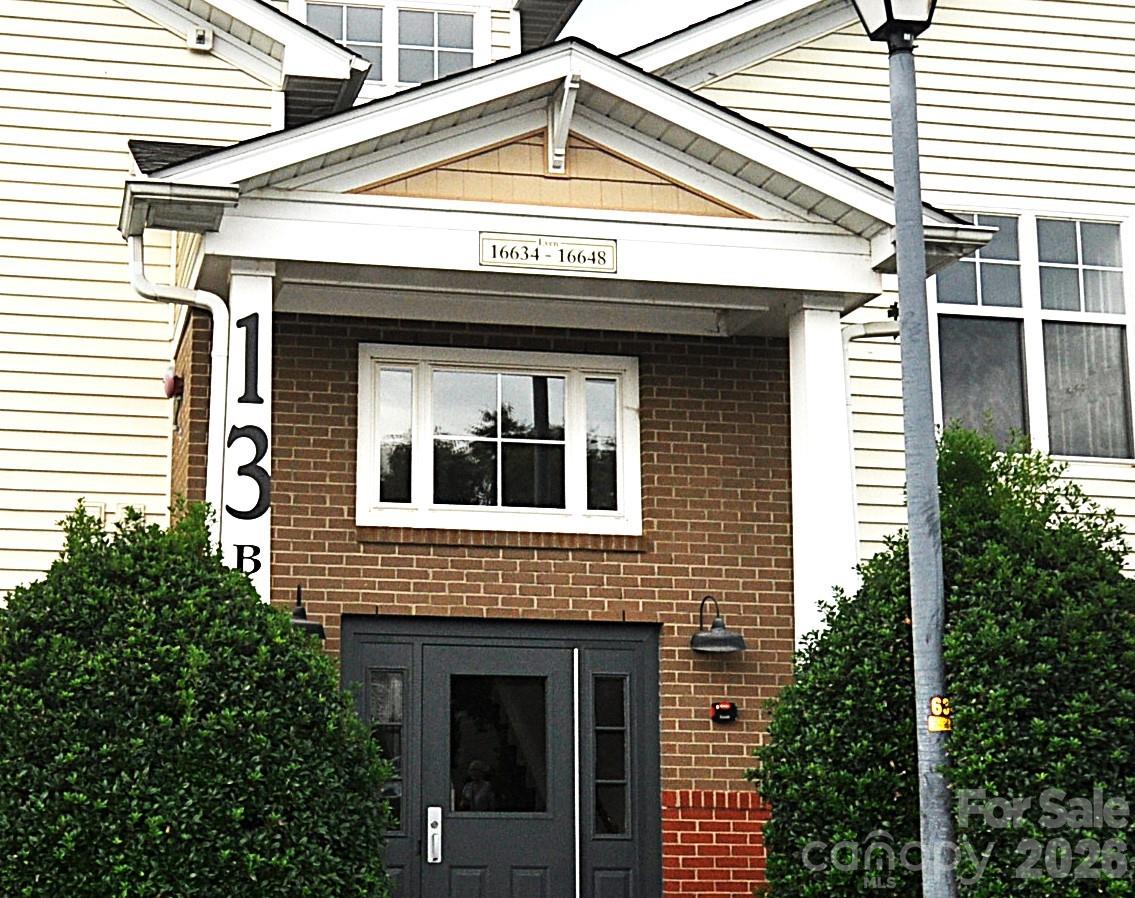 16648 E Amberside Road Property Photo 3