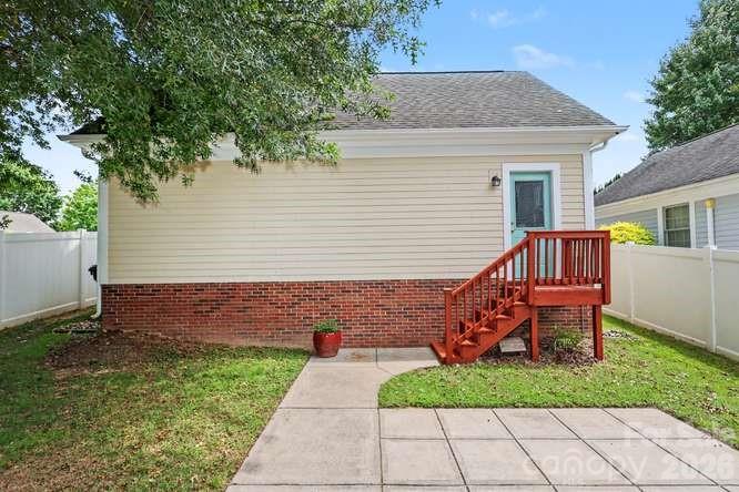 742 Revival Row Property Photo 28