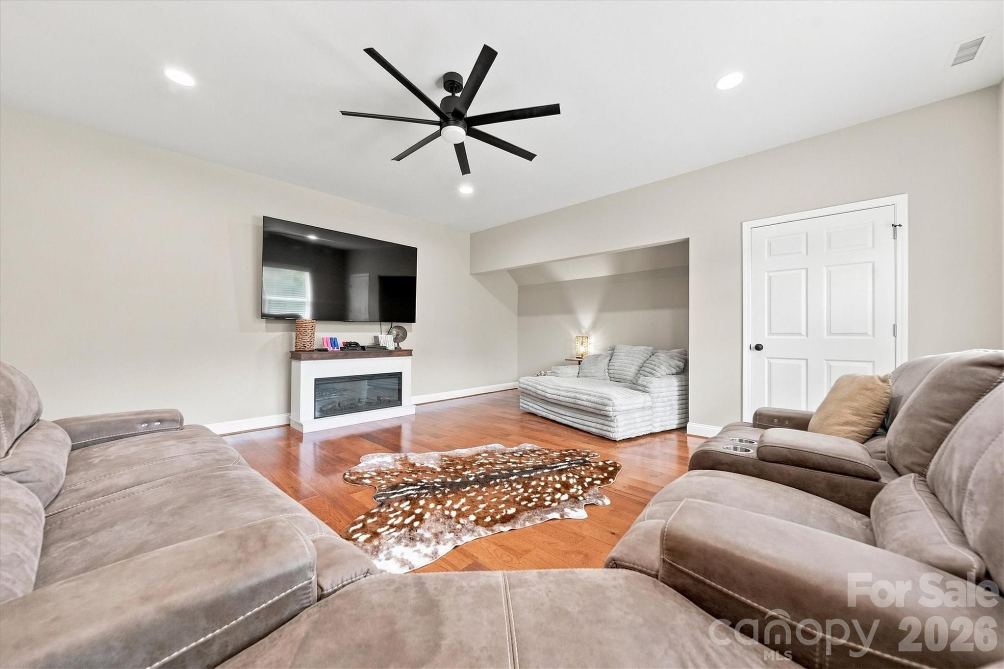 34 Colts Neck Lane Property Photo 28