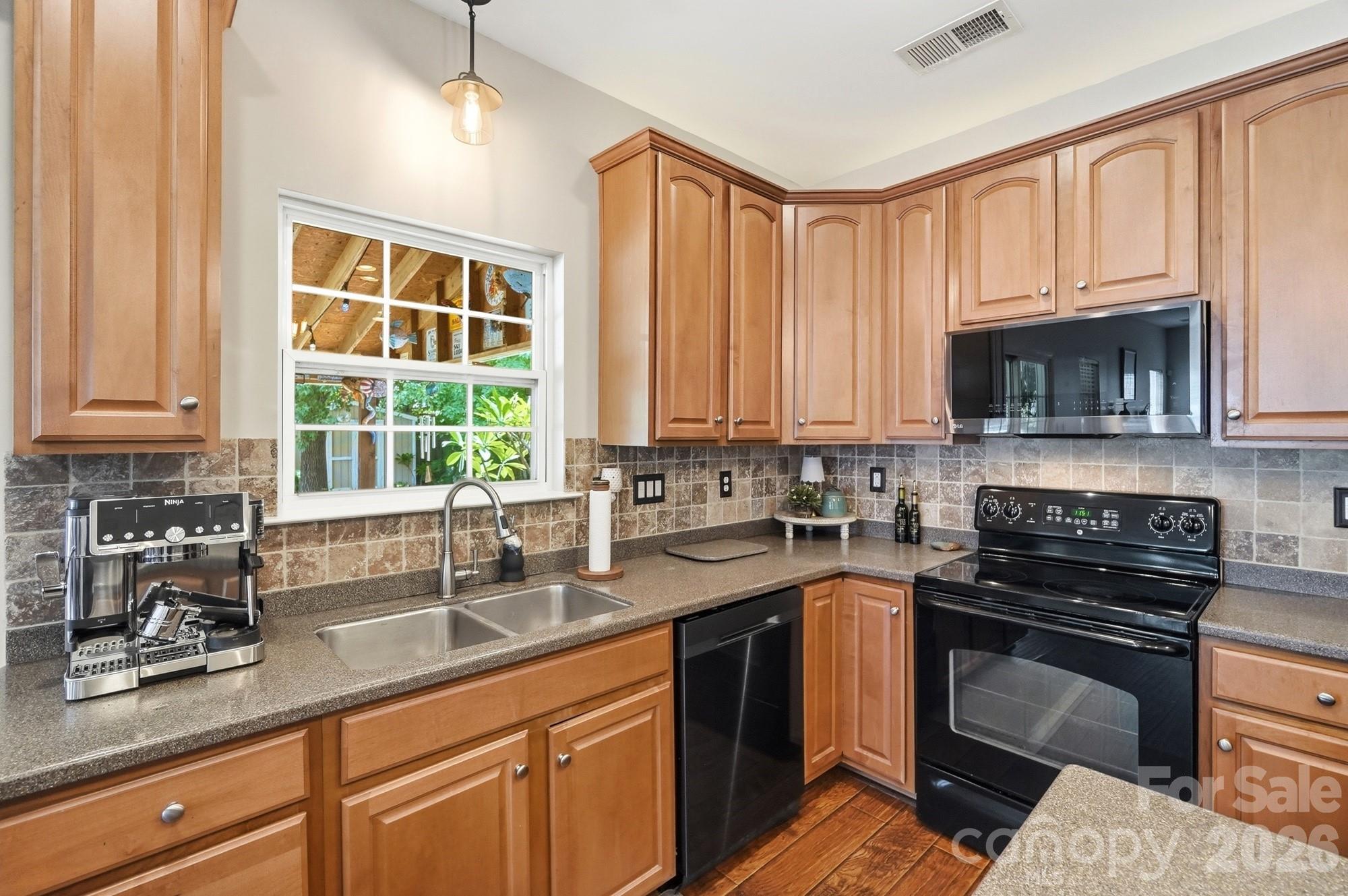 411 Moonshadow Haven Property Photo 17