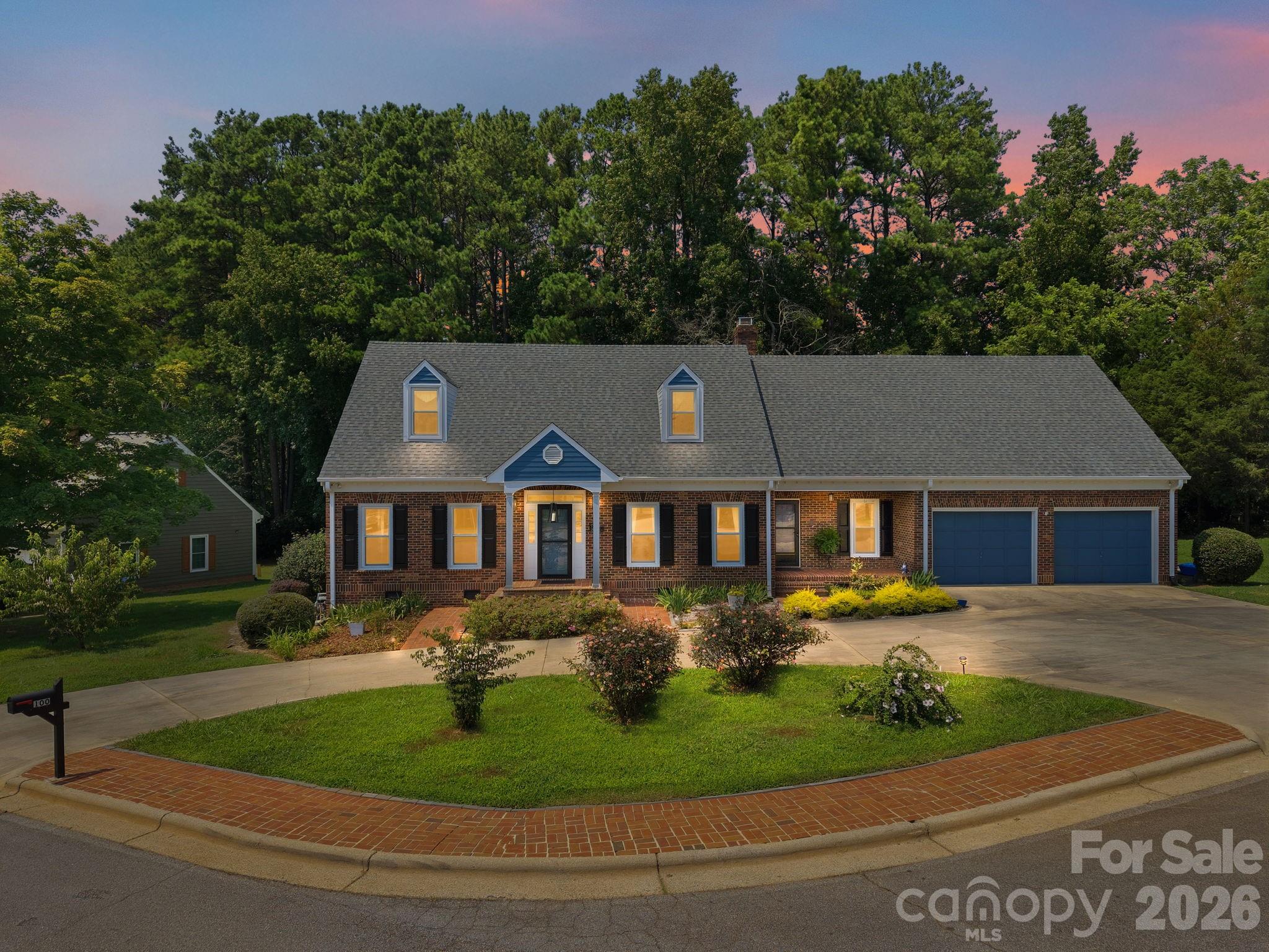 100 Arabian Lane Property Photo 1