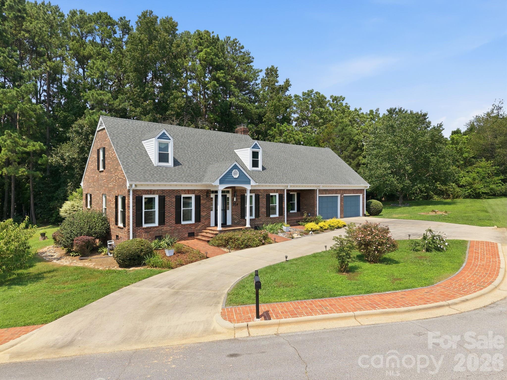 100 Arabian Lane Property Photo 2