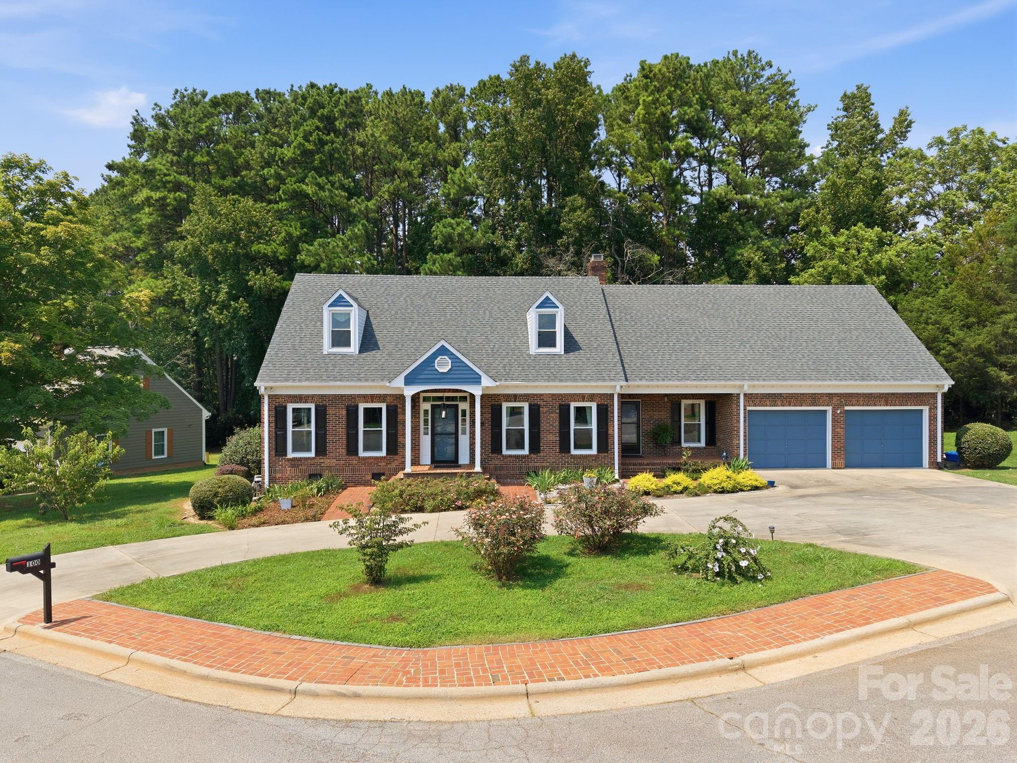 100 Arabian Lane Property Photo 3