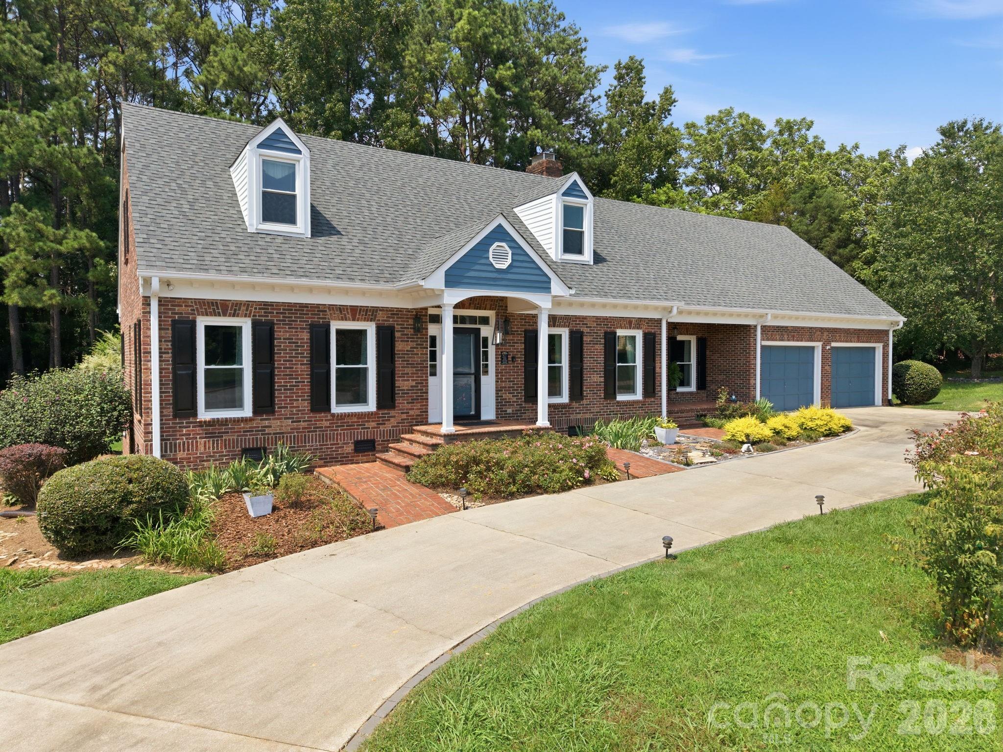 100 Arabian Lane Property Photo 5