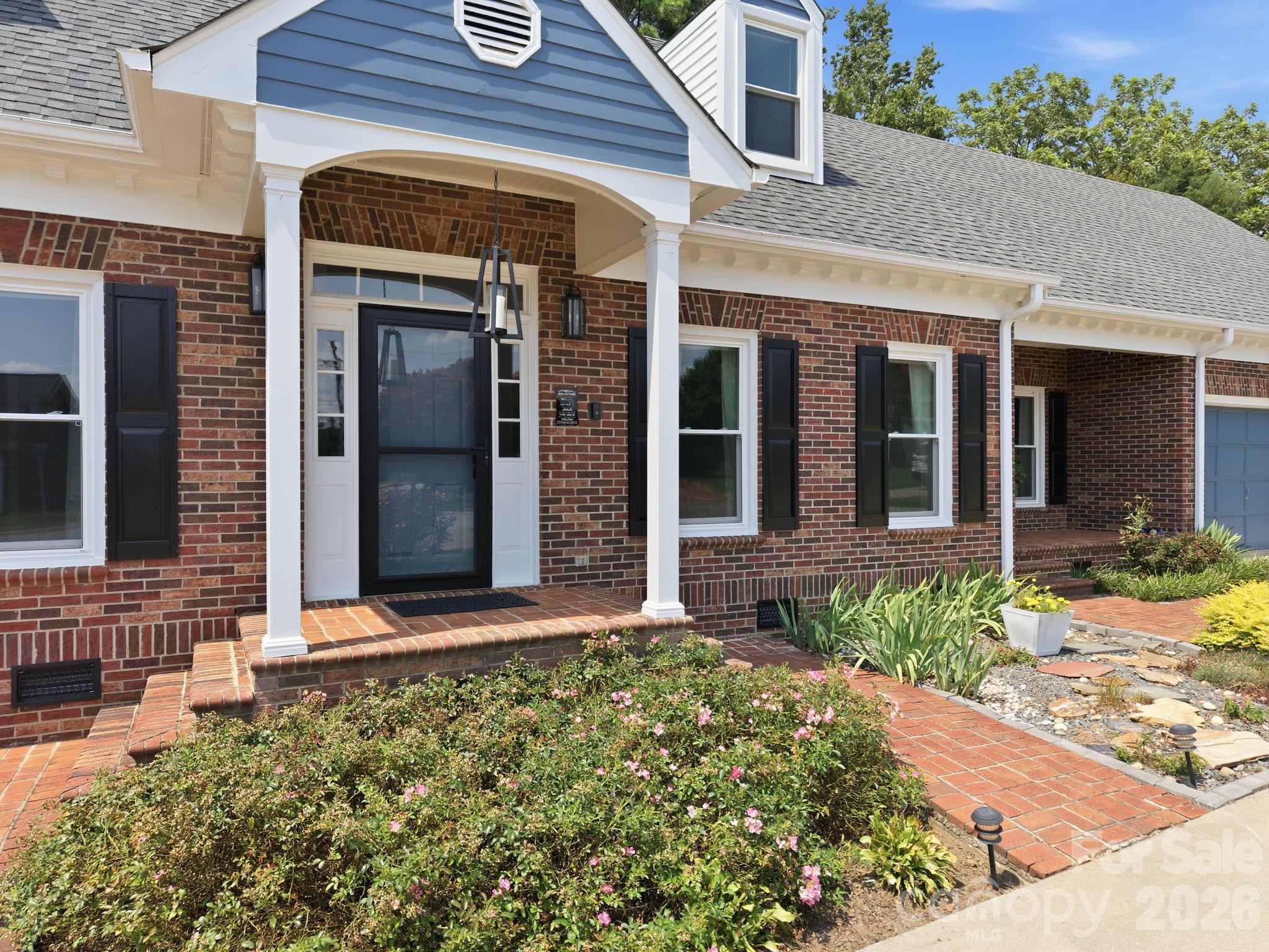 100 Arabian Lane Property Photo 7