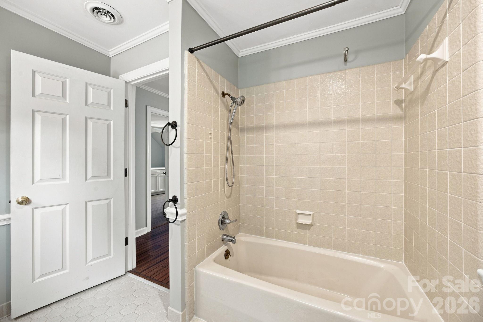 100 Arabian Lane Property Photo 32