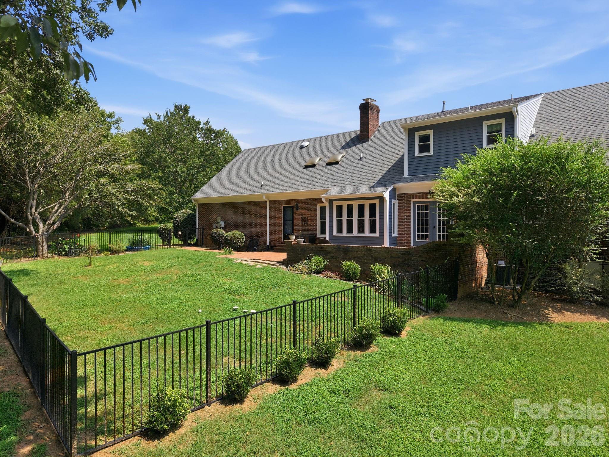 100 Arabian Lane Property Photo 41