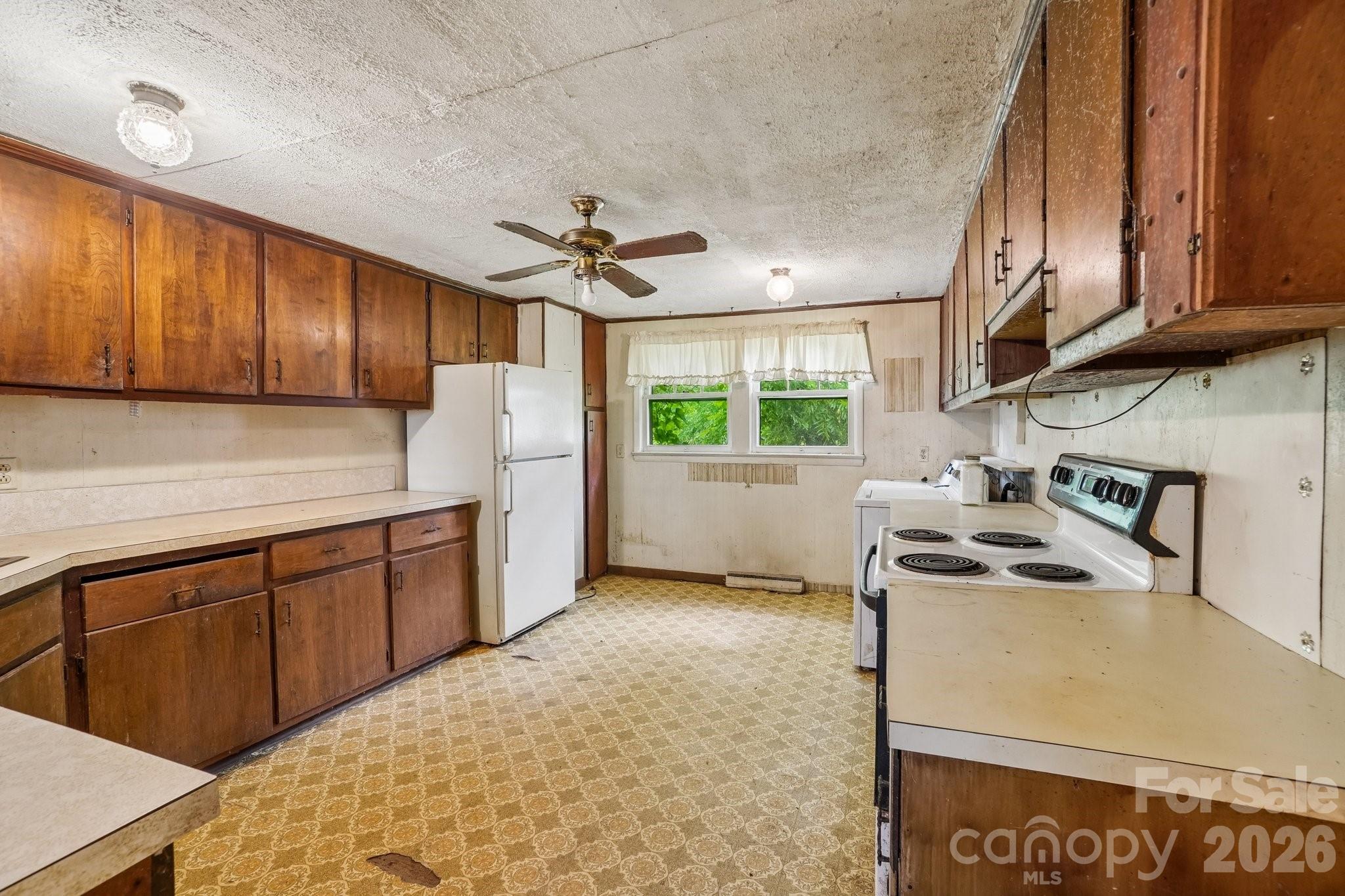 214 Sunset Street Property Photo 4