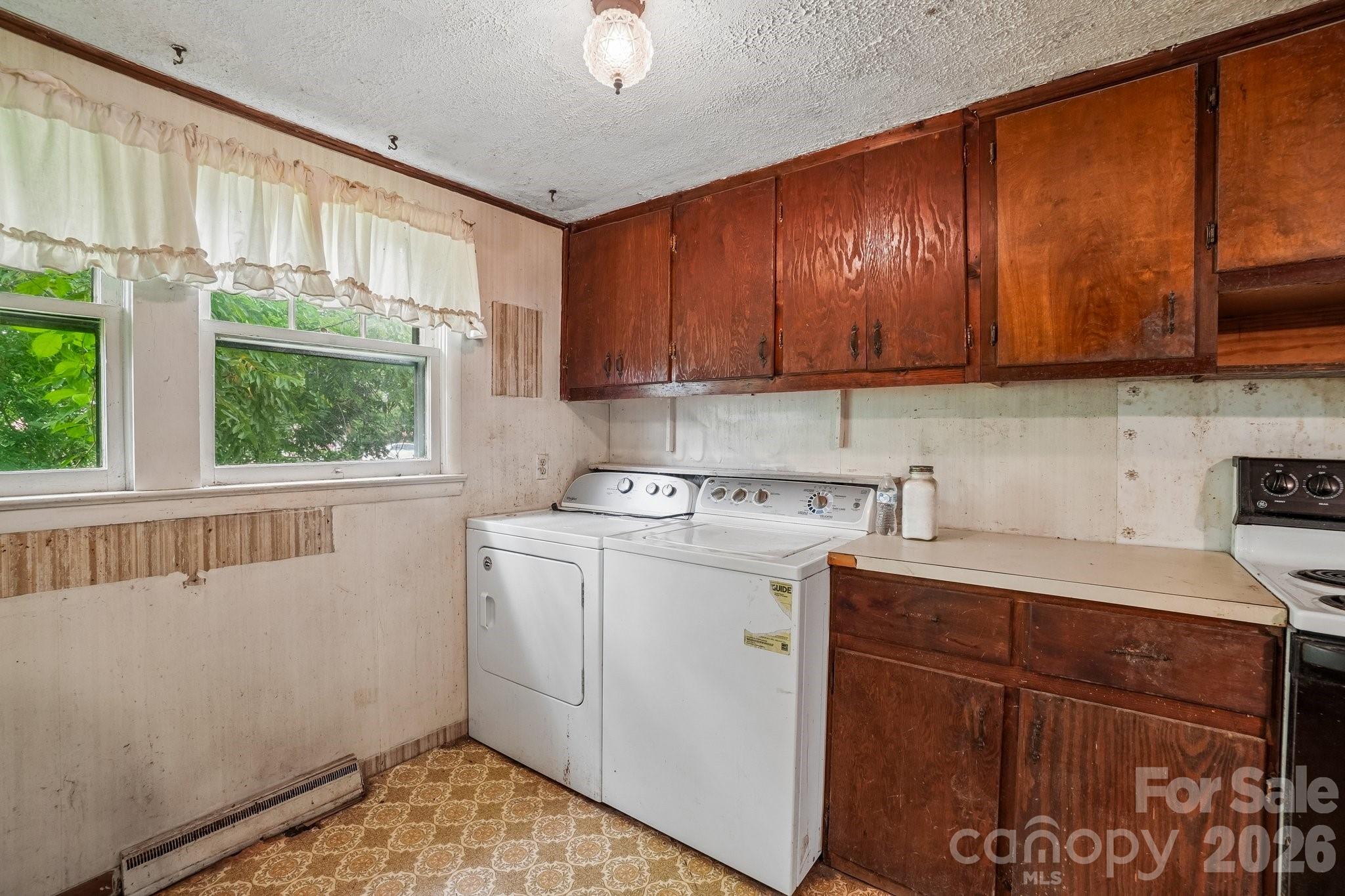 214 Sunset Street Property Photo 5