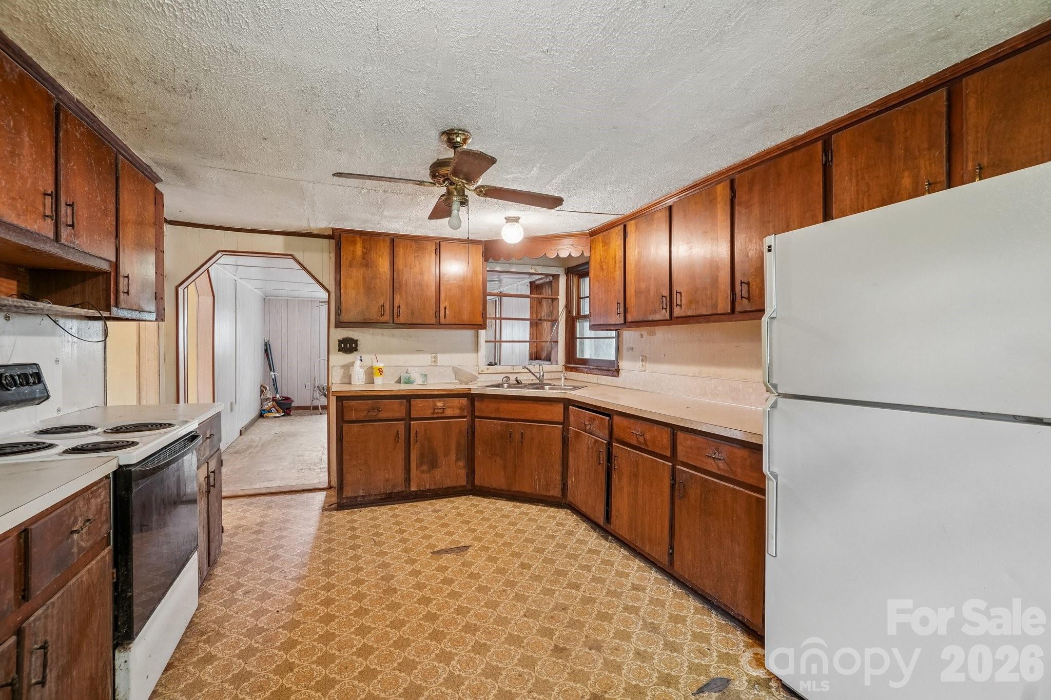 214 Sunset Street Property Photo 6