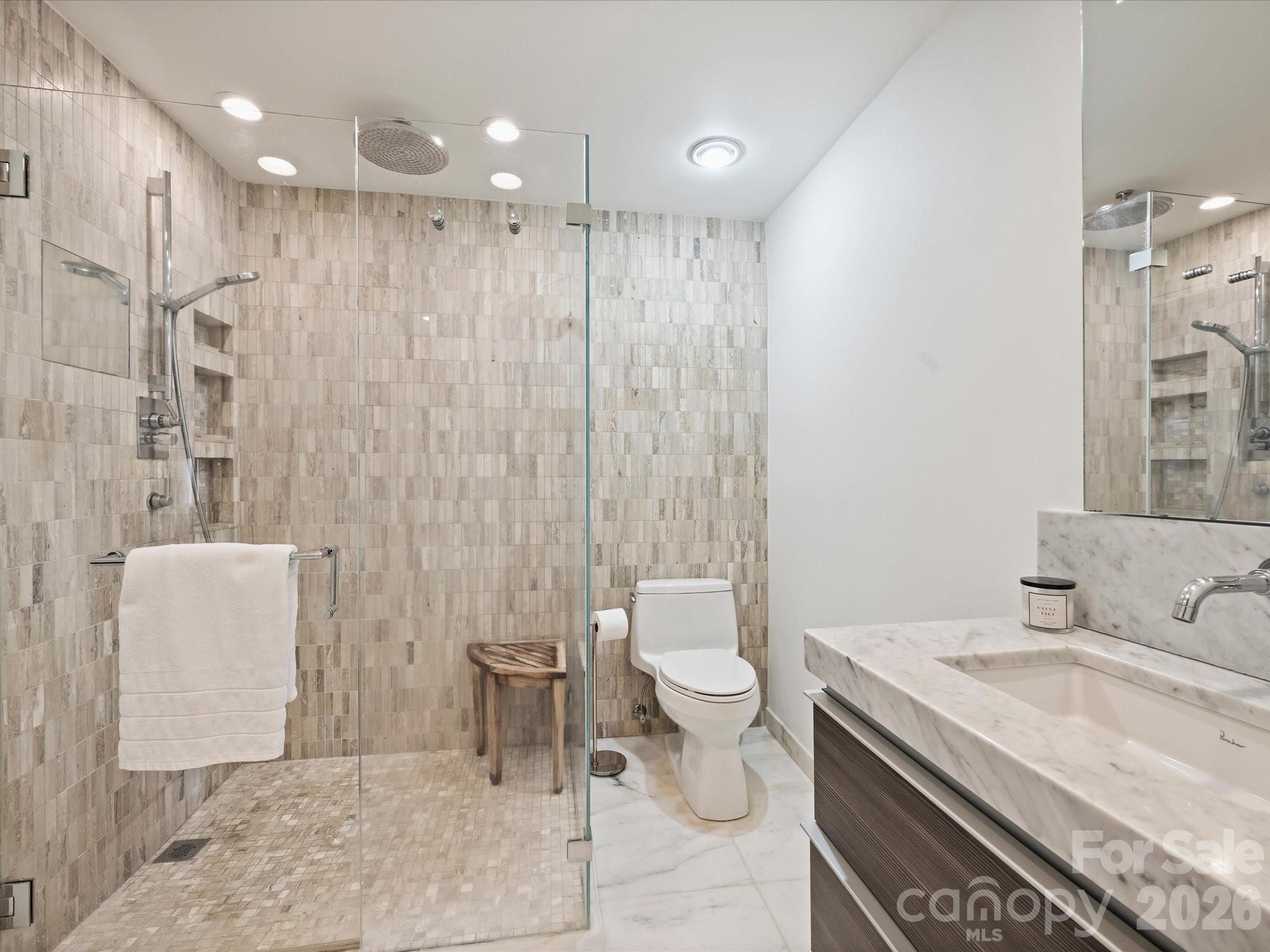 943 Romany Road Property Photo 19