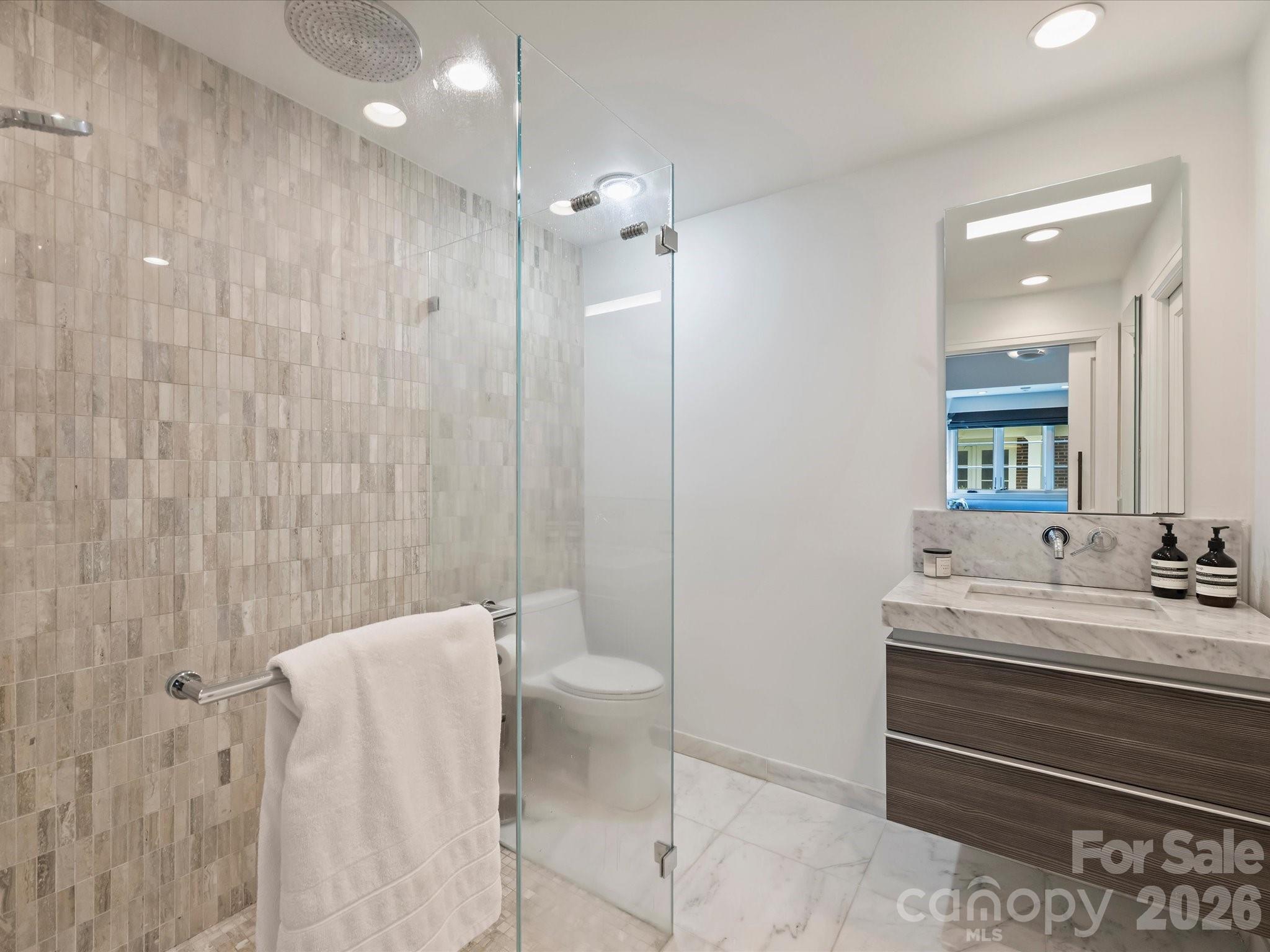 943 Romany Road Property Photo 20