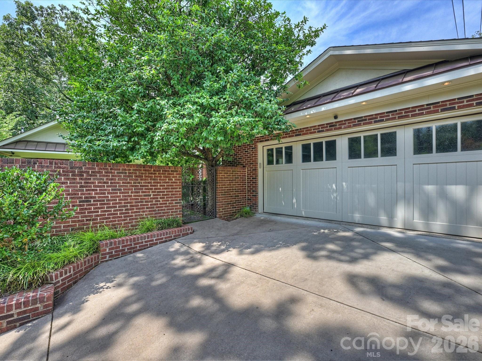 943 Romany Road Property Photo 32