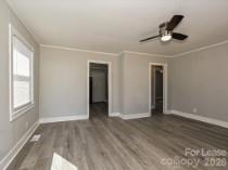 924 Aileen Circle Property Photo 2