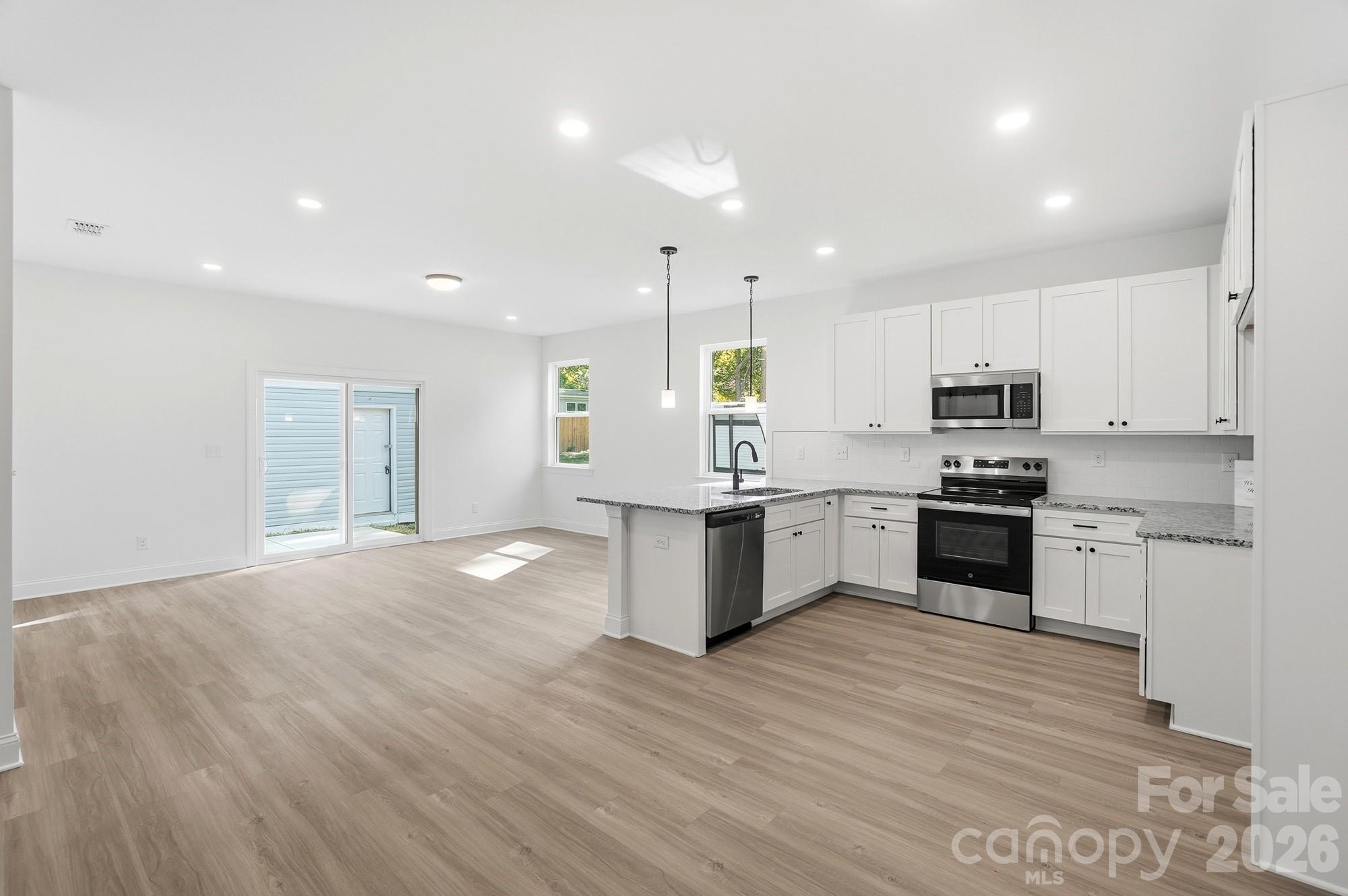 13911 Stillwood Place Property Photo 6