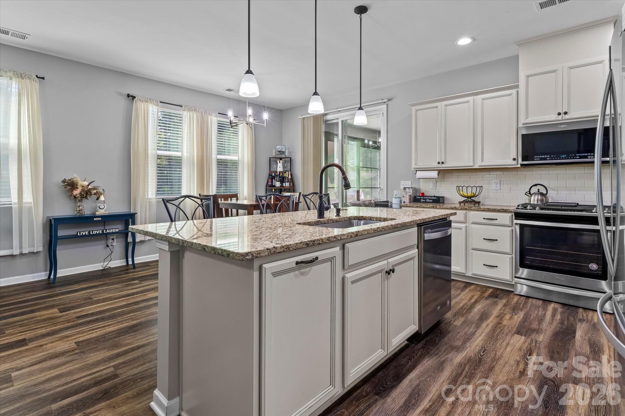 7513 Meridale Forest Drive Property Photo 8