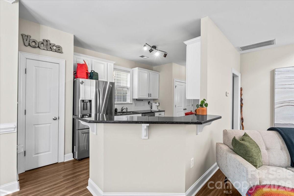 1853 Lela Avenue Property Photo 18