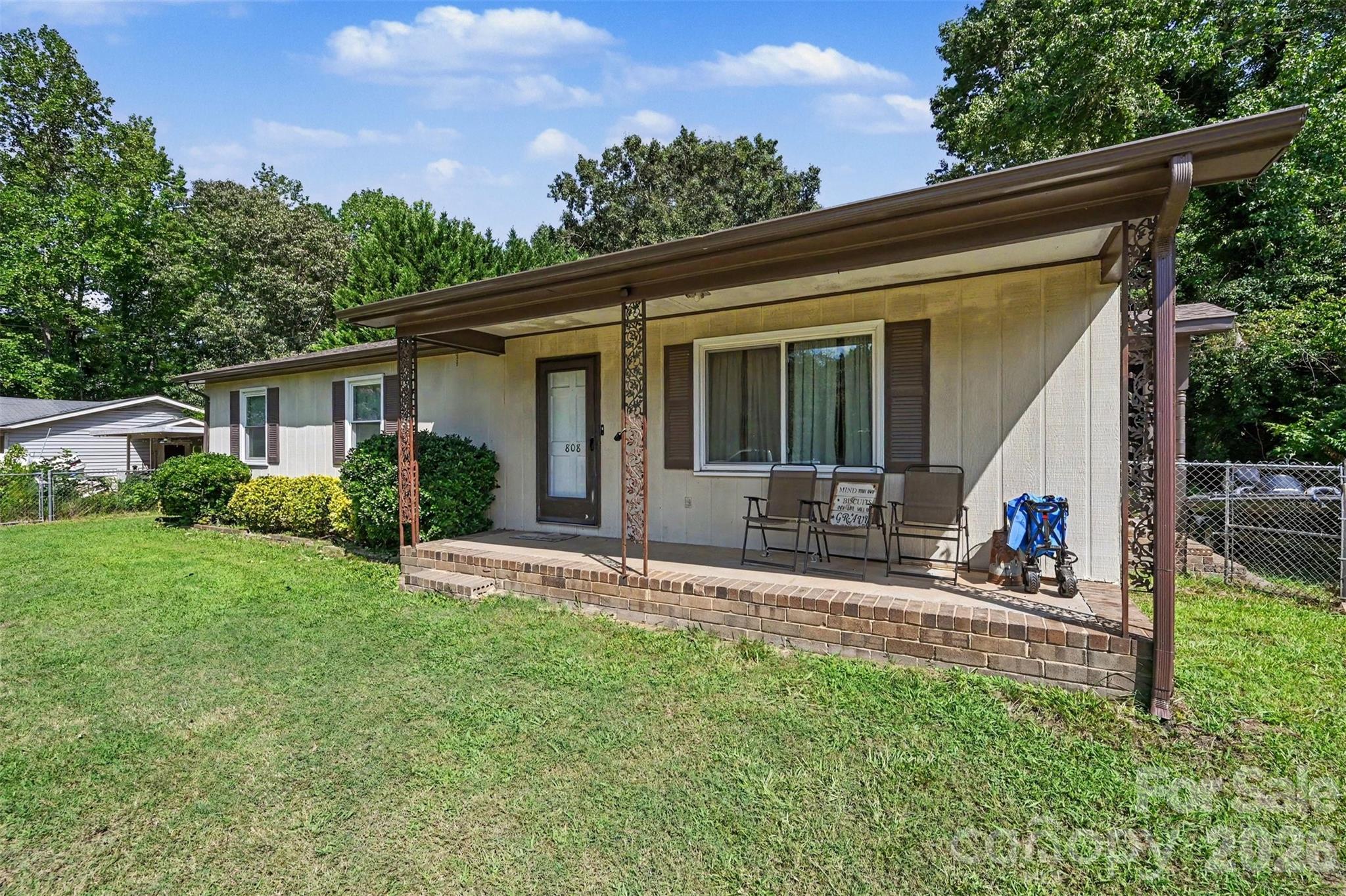 808 E Chestnut Street Property Photo 1