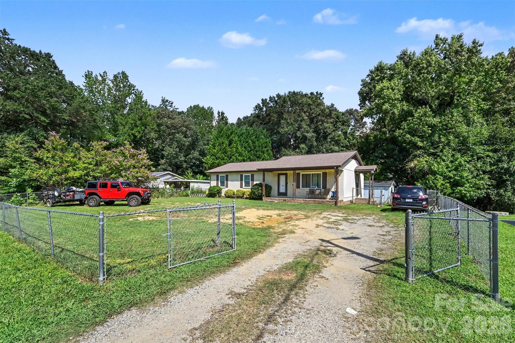 808 E Chestnut Street Property Photo 4