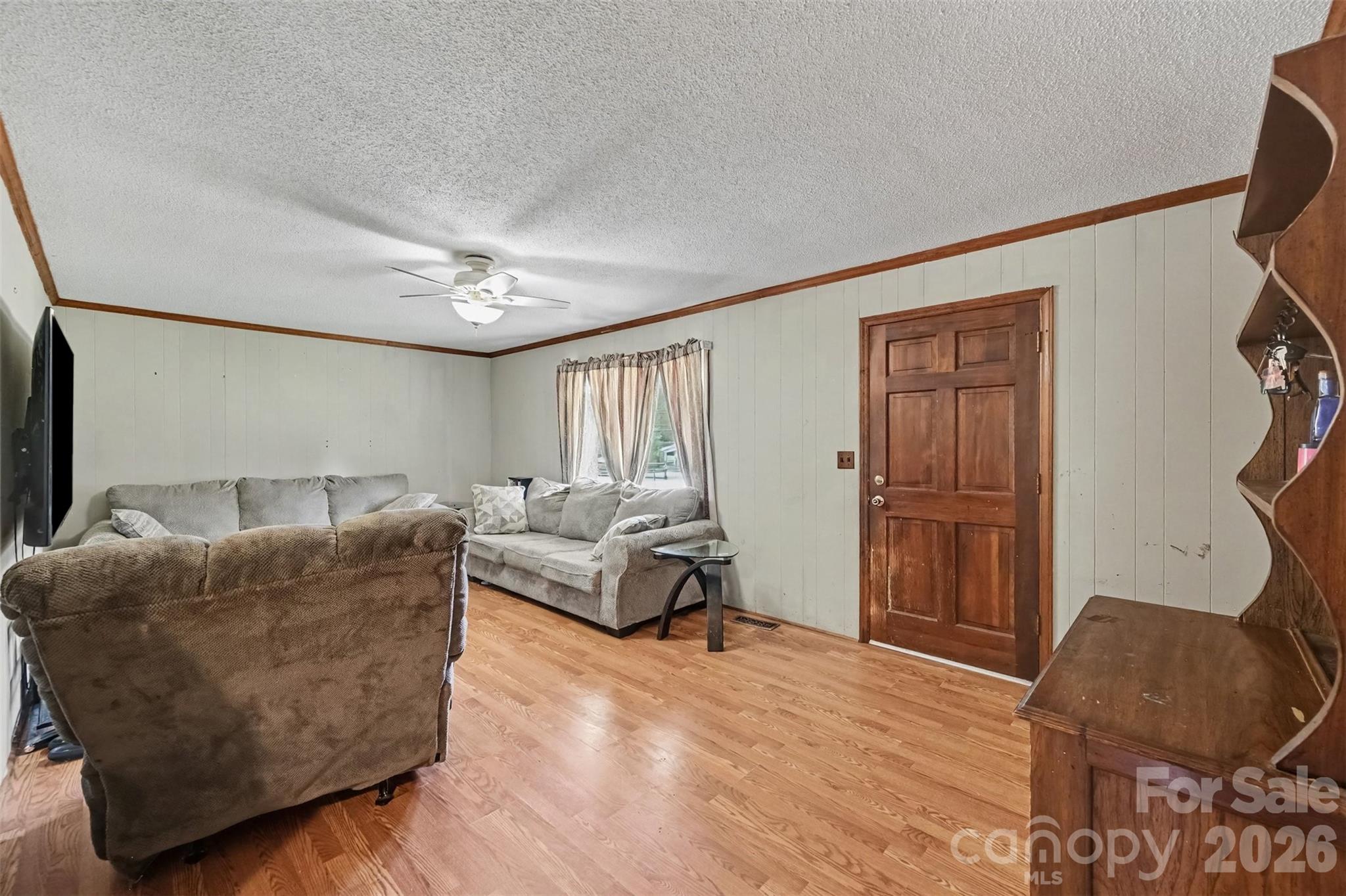 808 E Chestnut Street Property Photo 8