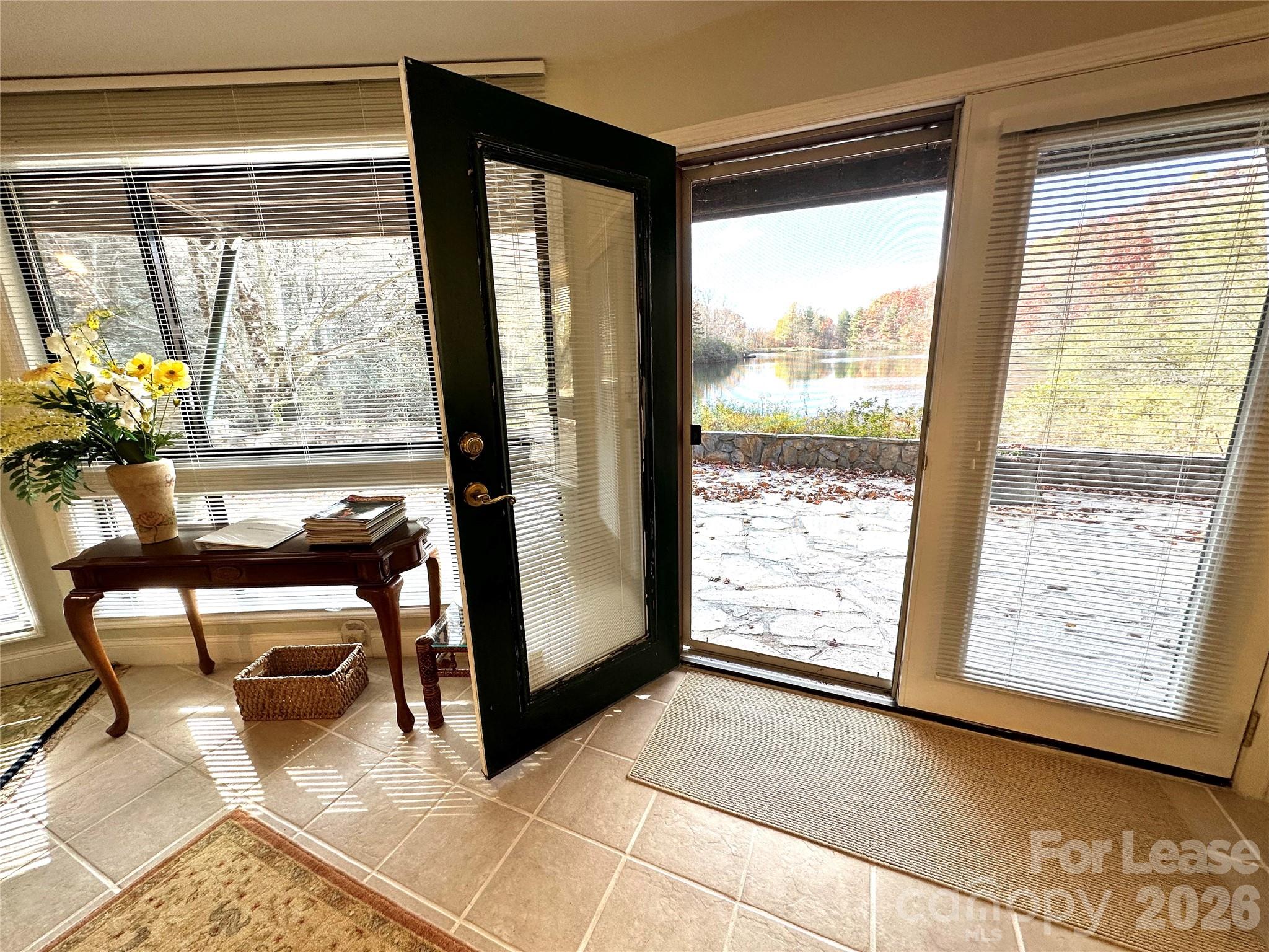 424 Lakeview Drive Property Photo 2