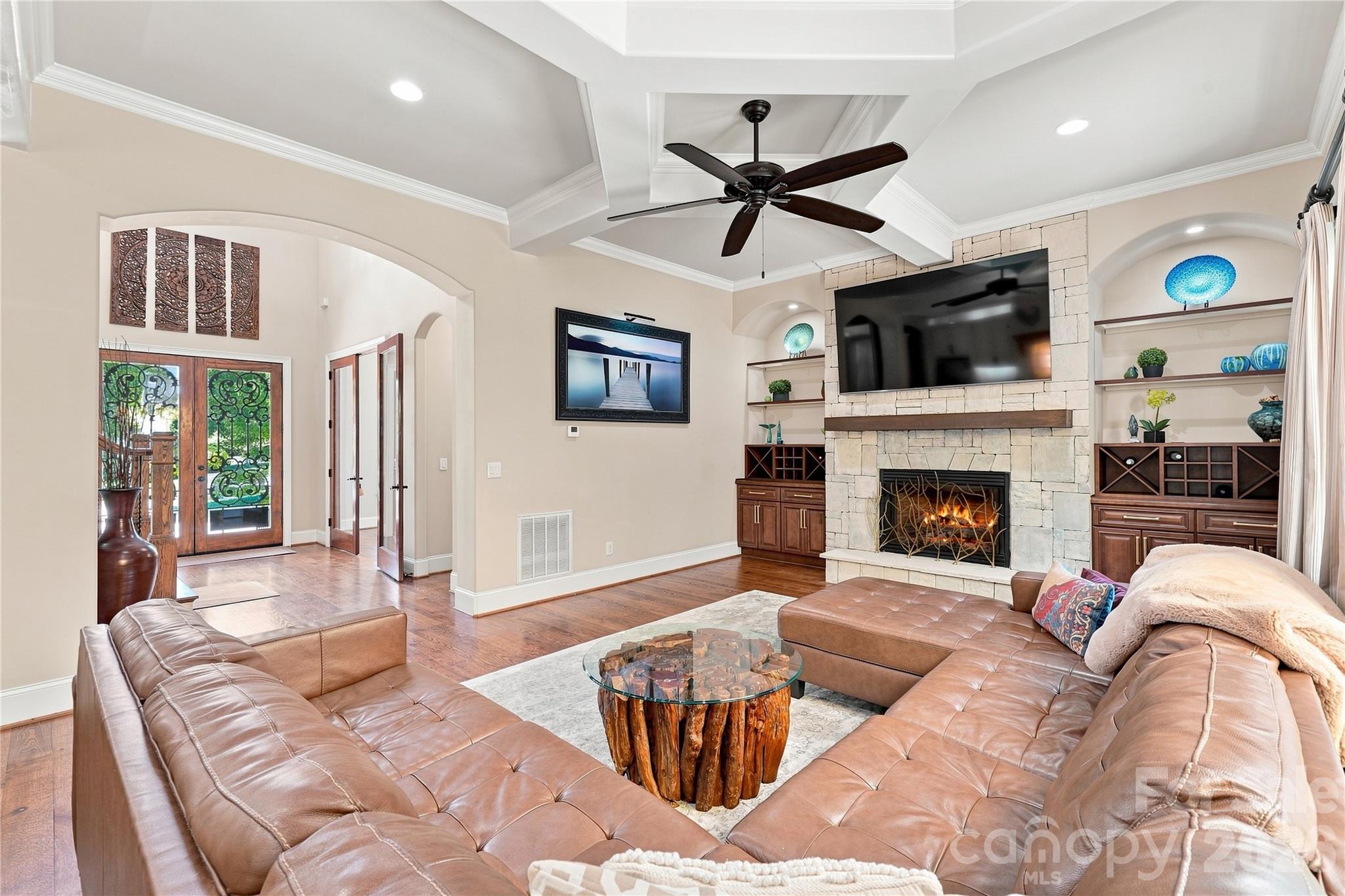 2455 Shiny Leaf Drive Property Photo 9