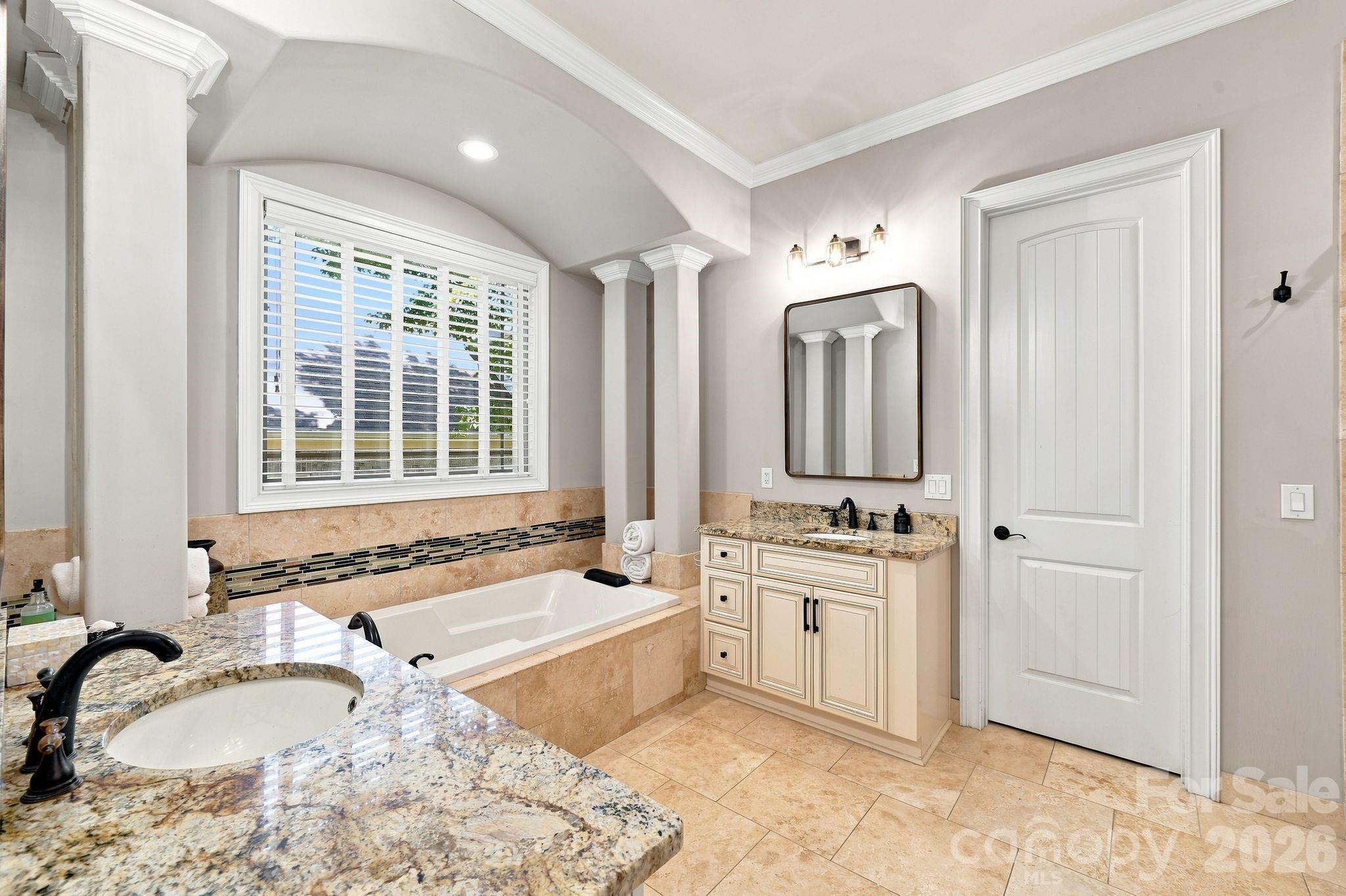 2455 Shiny Leaf Drive Property Photo 27