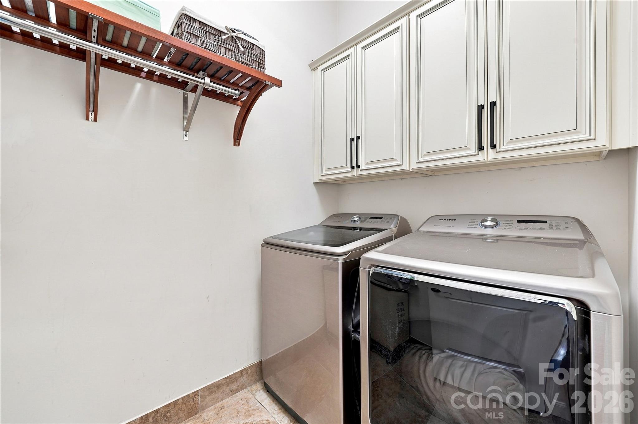 2455 Shiny Leaf Drive Property Photo 30