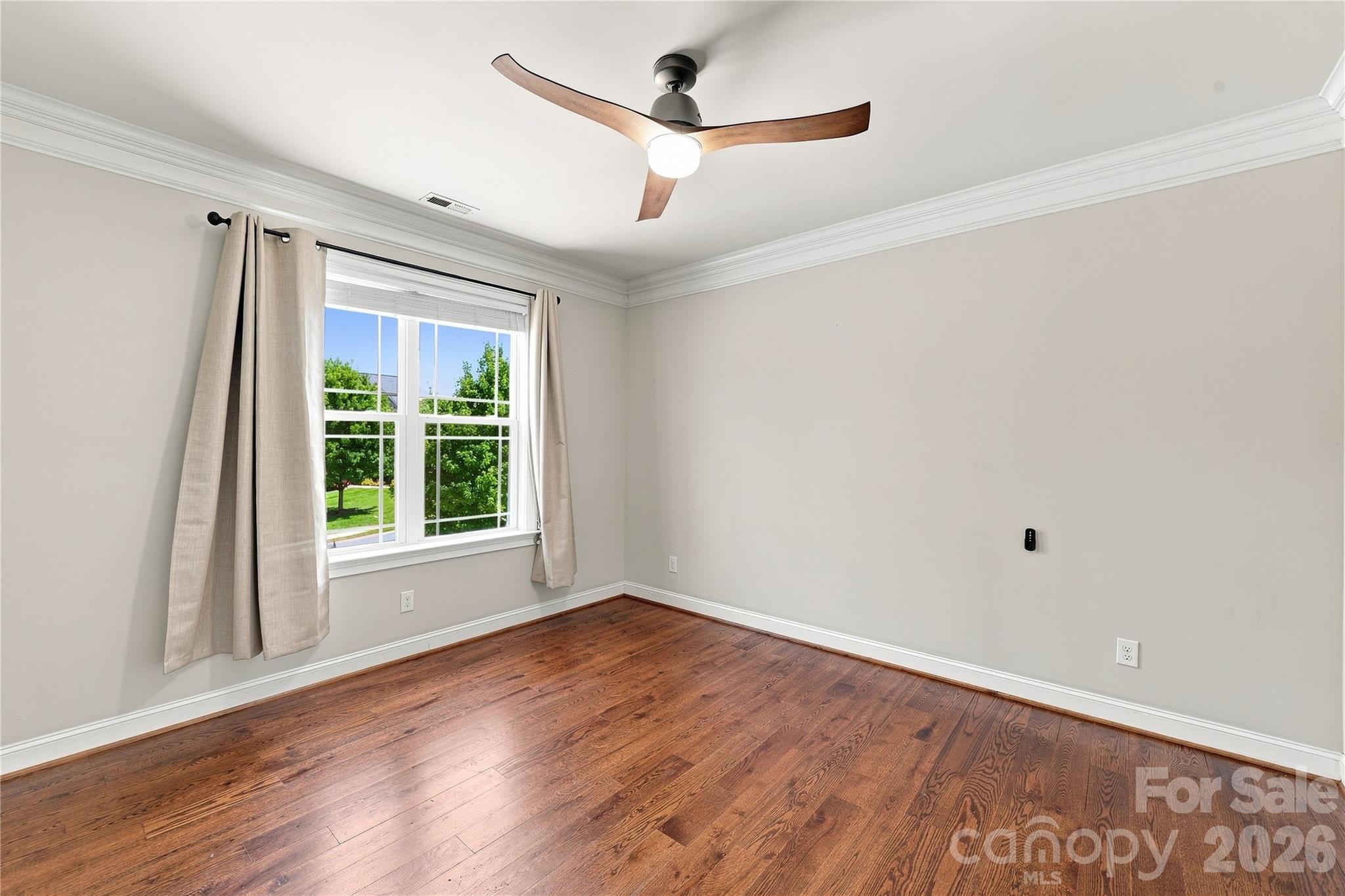 2455 Shiny Leaf Drive Property Photo 32