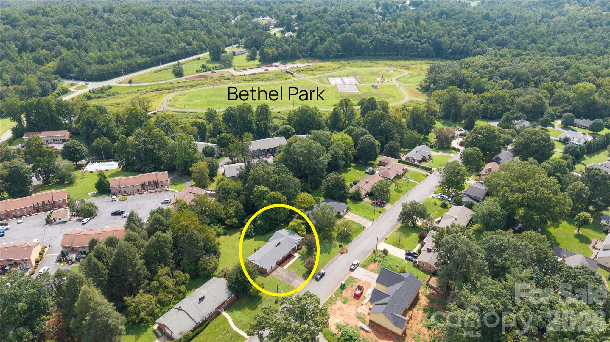201 Woodlawn Drive Property Photo 3