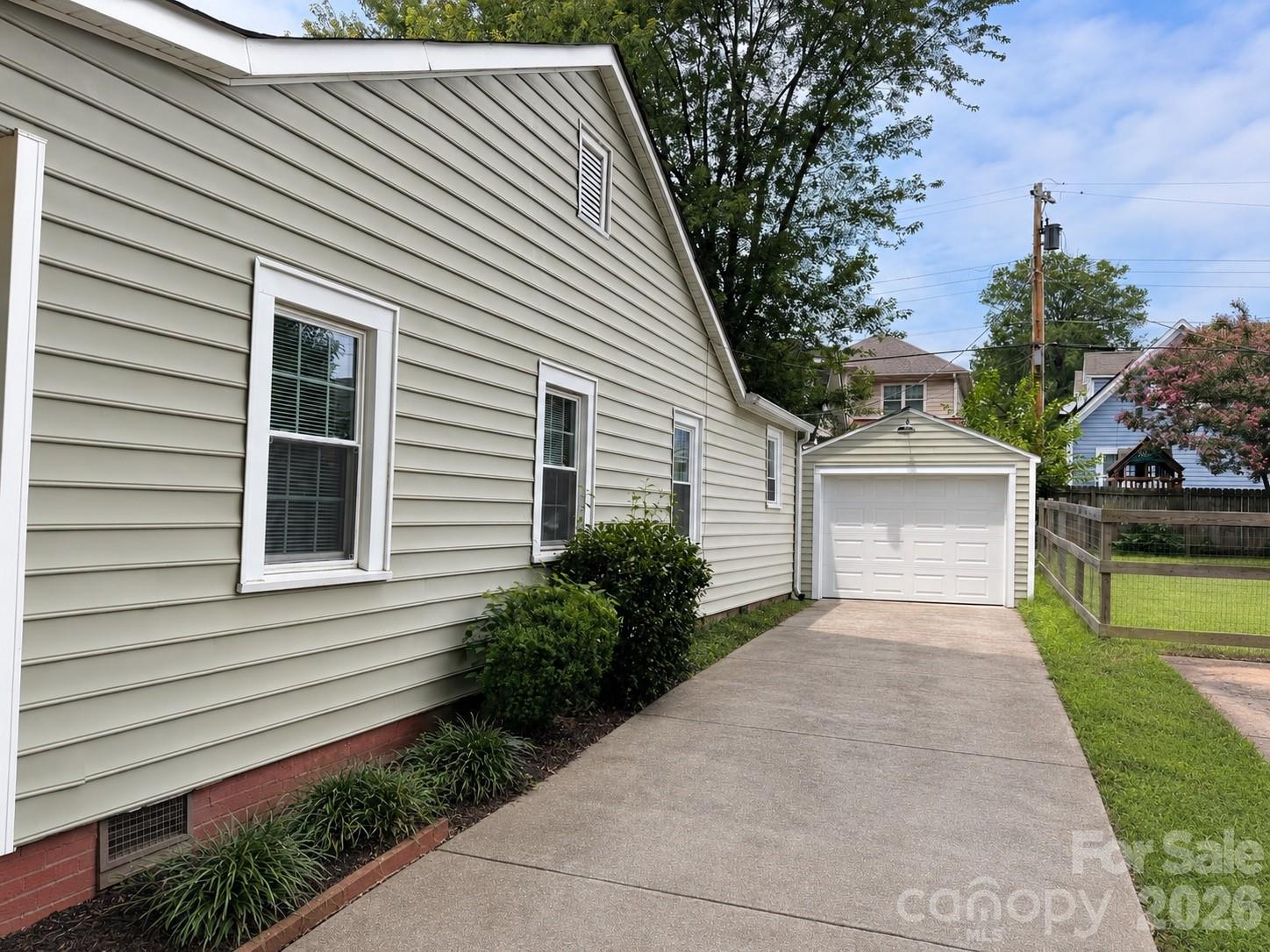 3407 Benard Avenue Property Photo 4