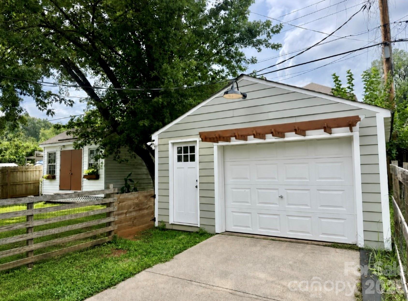 3407 Benard Avenue Property Photo 6