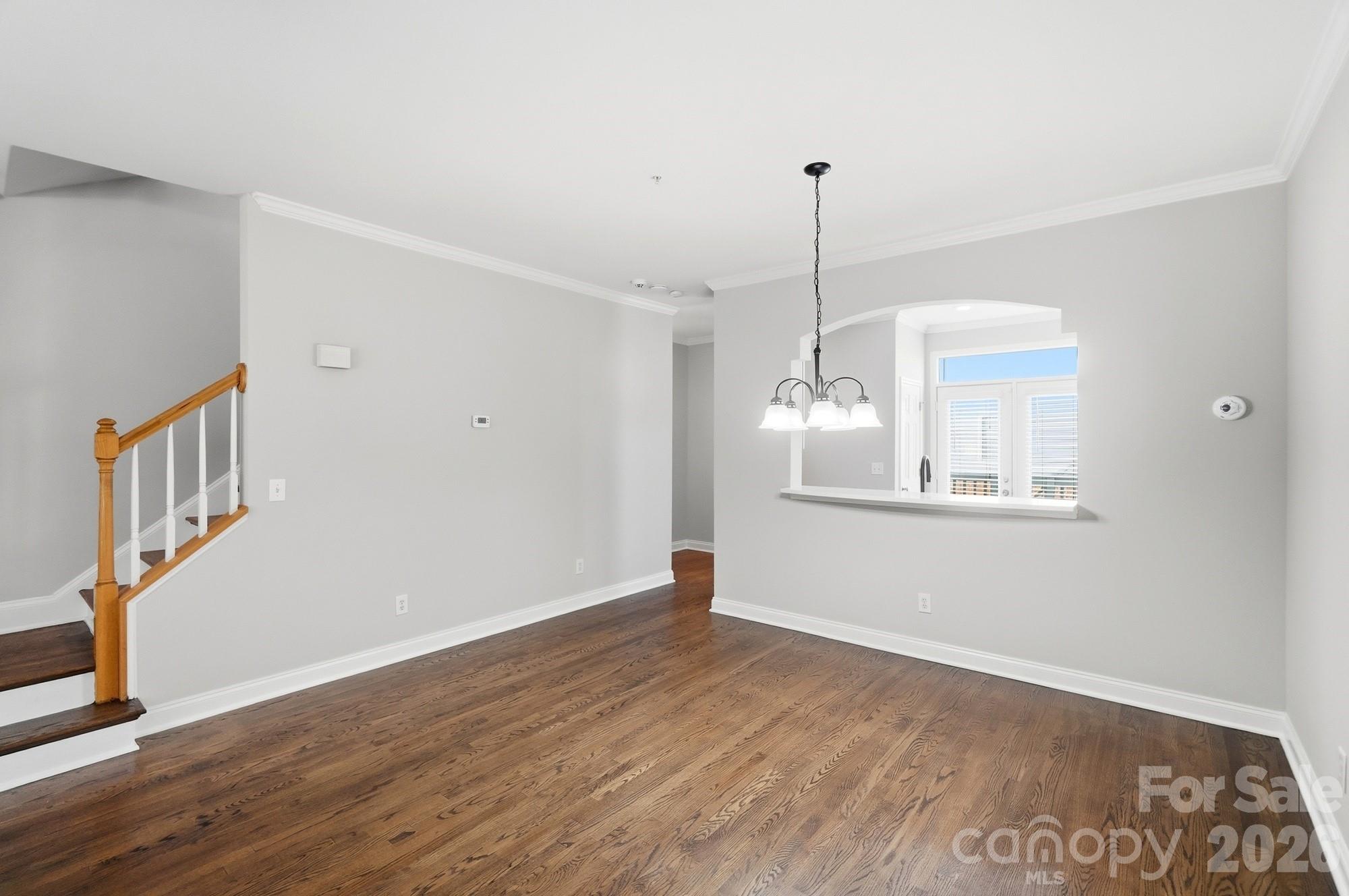 817 W 4th Street Property Photo 4