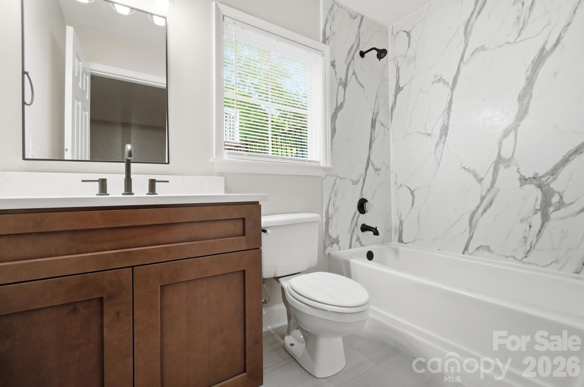 817 W 4th Street Property Photo 12