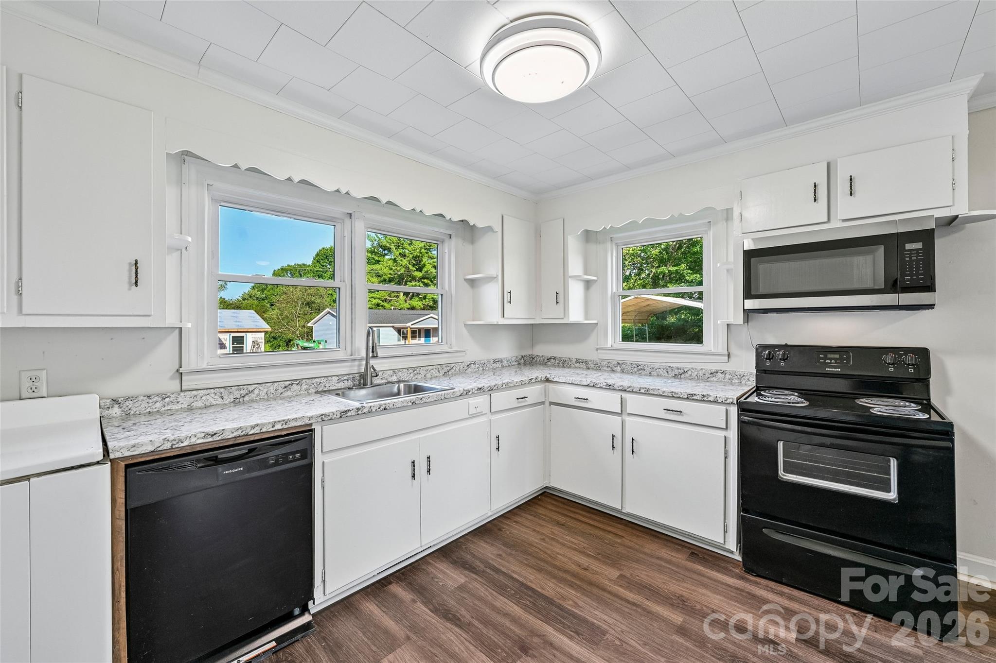 94 Galaxie Drive Property Photo 2